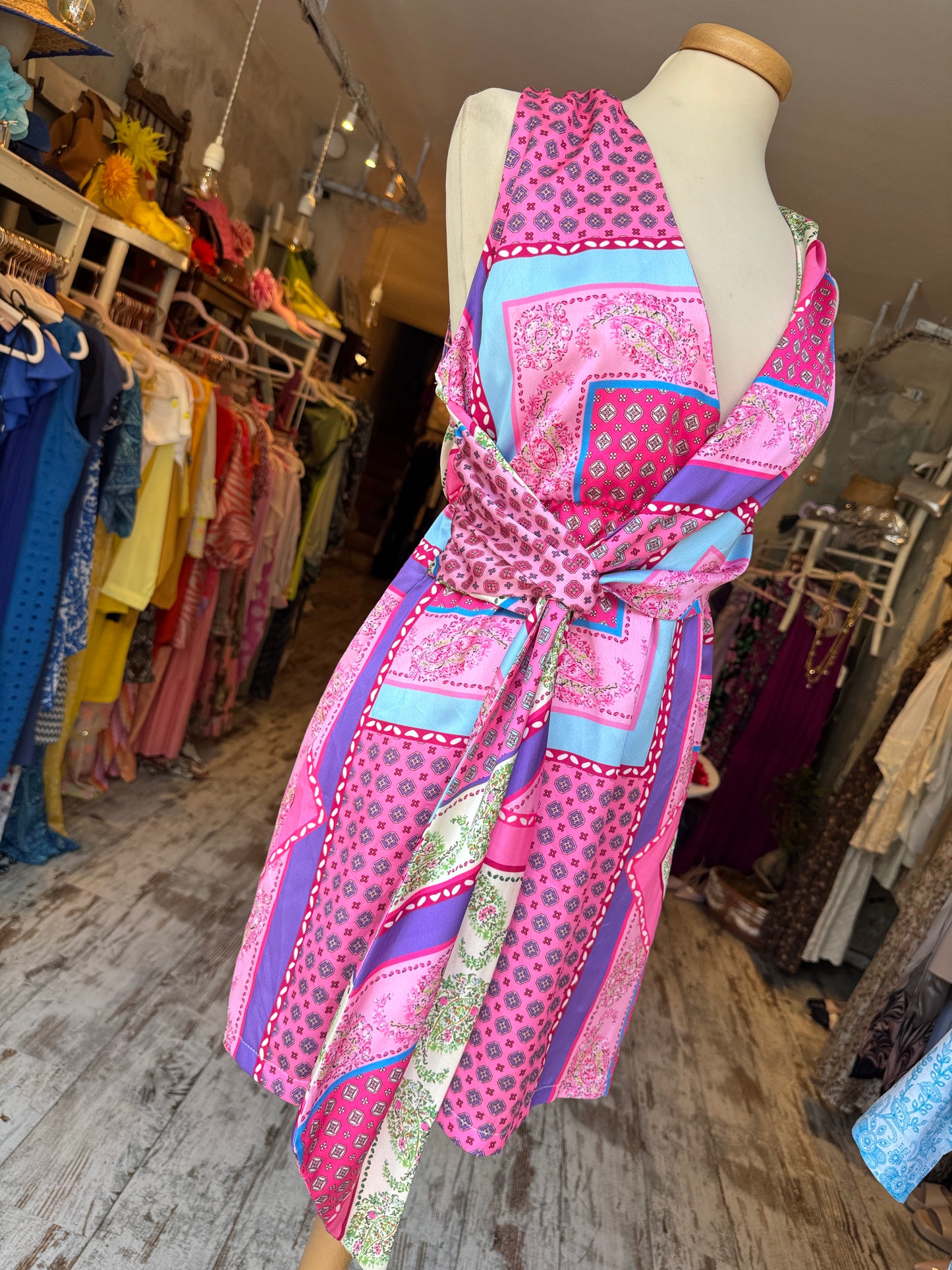 ABITO STAMPA BANDANA ROSA