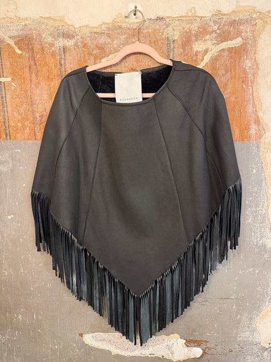 PONCHO BLUSOTTO PELLE NERO CON FRANGE