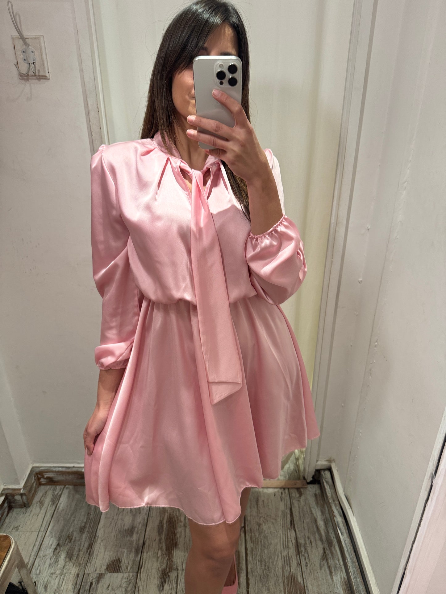 ABITO SATIN ROSA CON FIOCCO