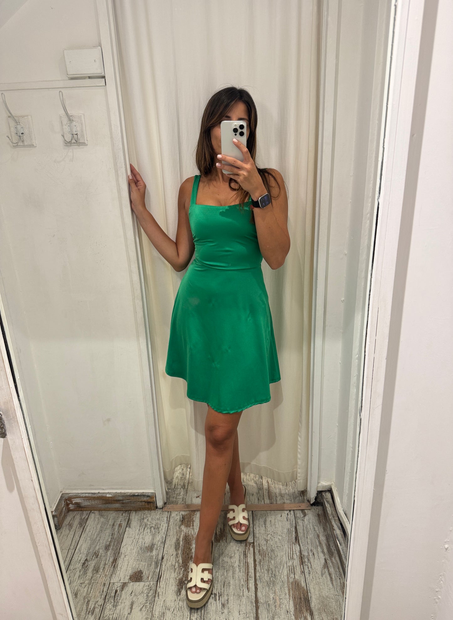 ABITO VERDE LYCRA CORTO