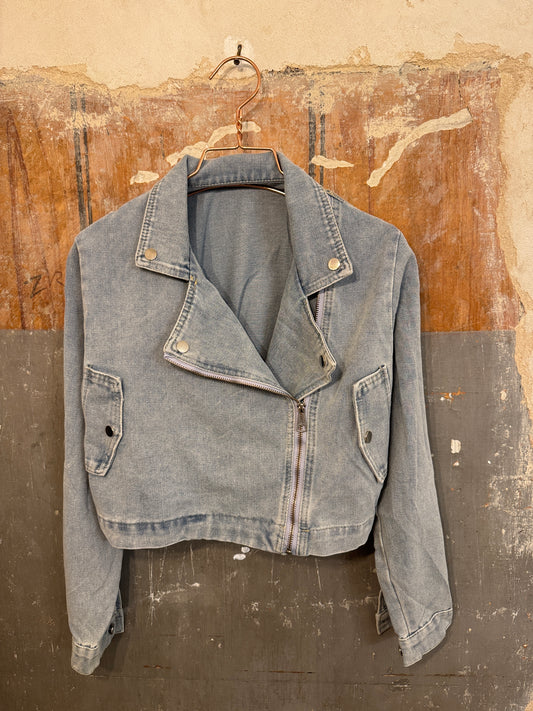 GIUBBINO CROP DENIM CON ZIP LATERALE TASCHE FINTE