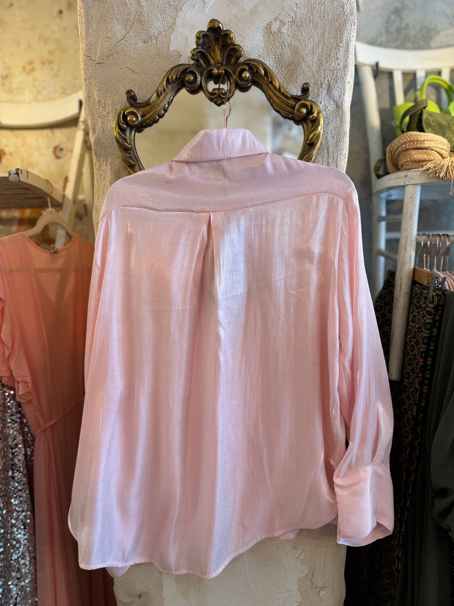 CAMICIA SATIN ROSA CON ROSA APPLICATA