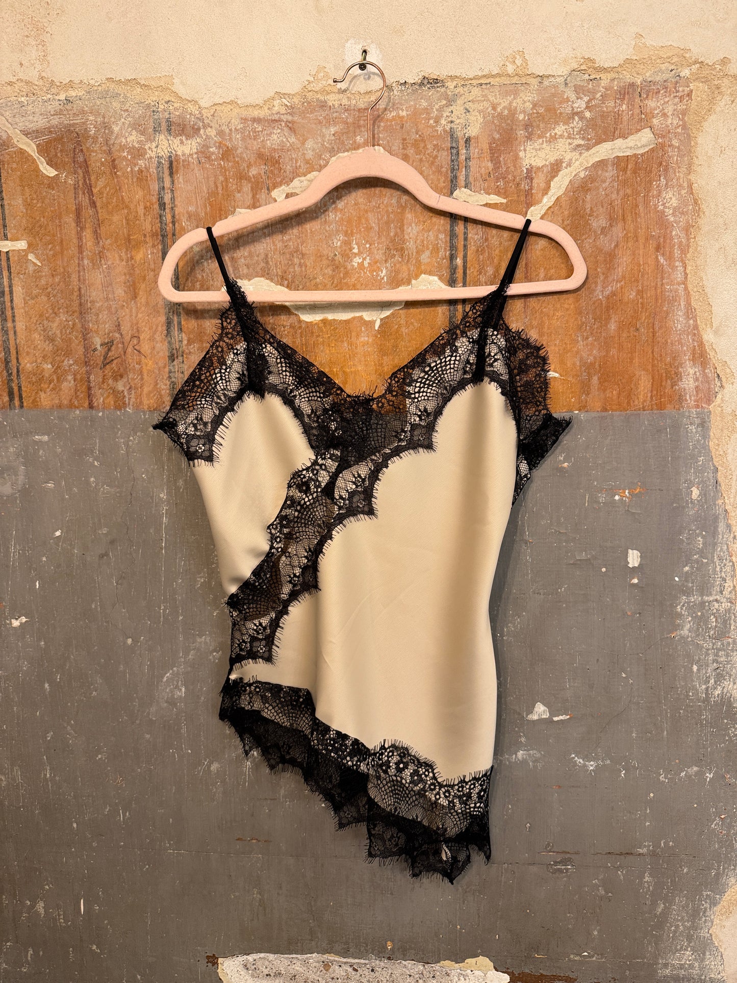 TOP SATIN CON INSERTI IN PIZZO