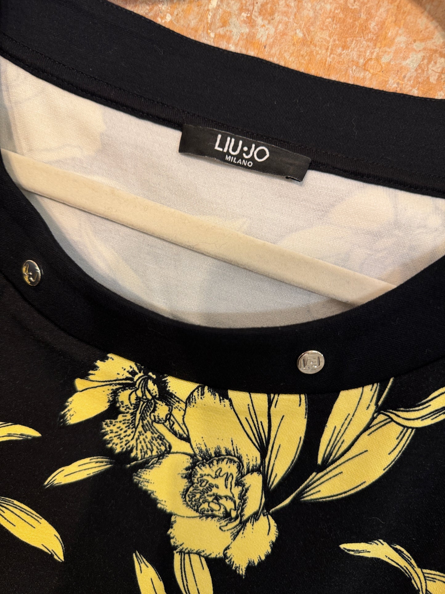 FELPA CROP LIUJO NERA FIORI