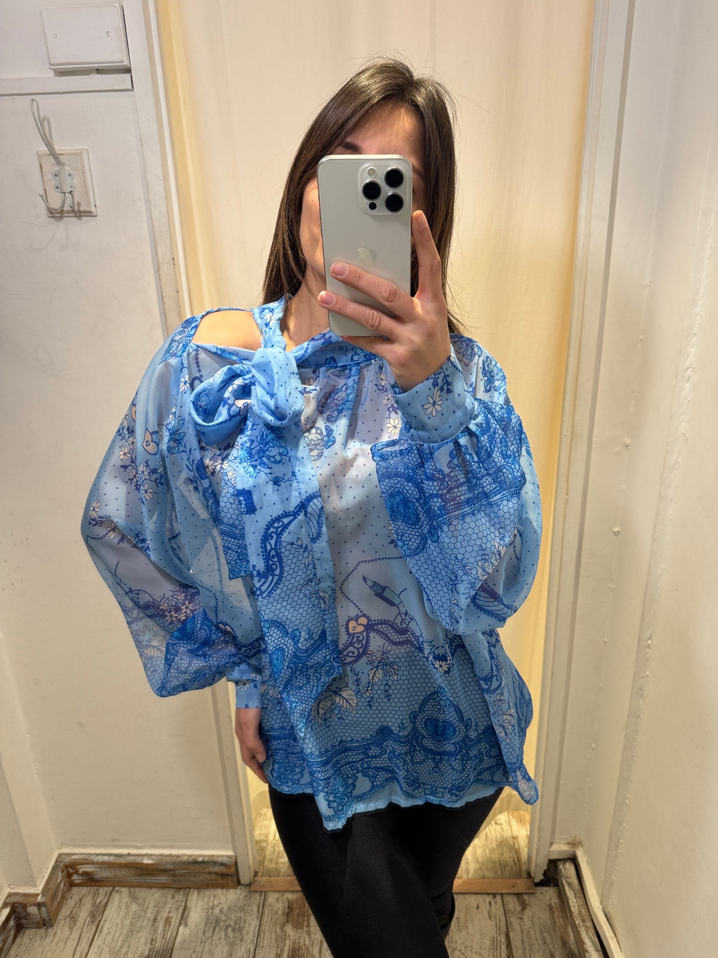 BLUSA CELESTE FANTASIA AZZURRA CON FIOCCO