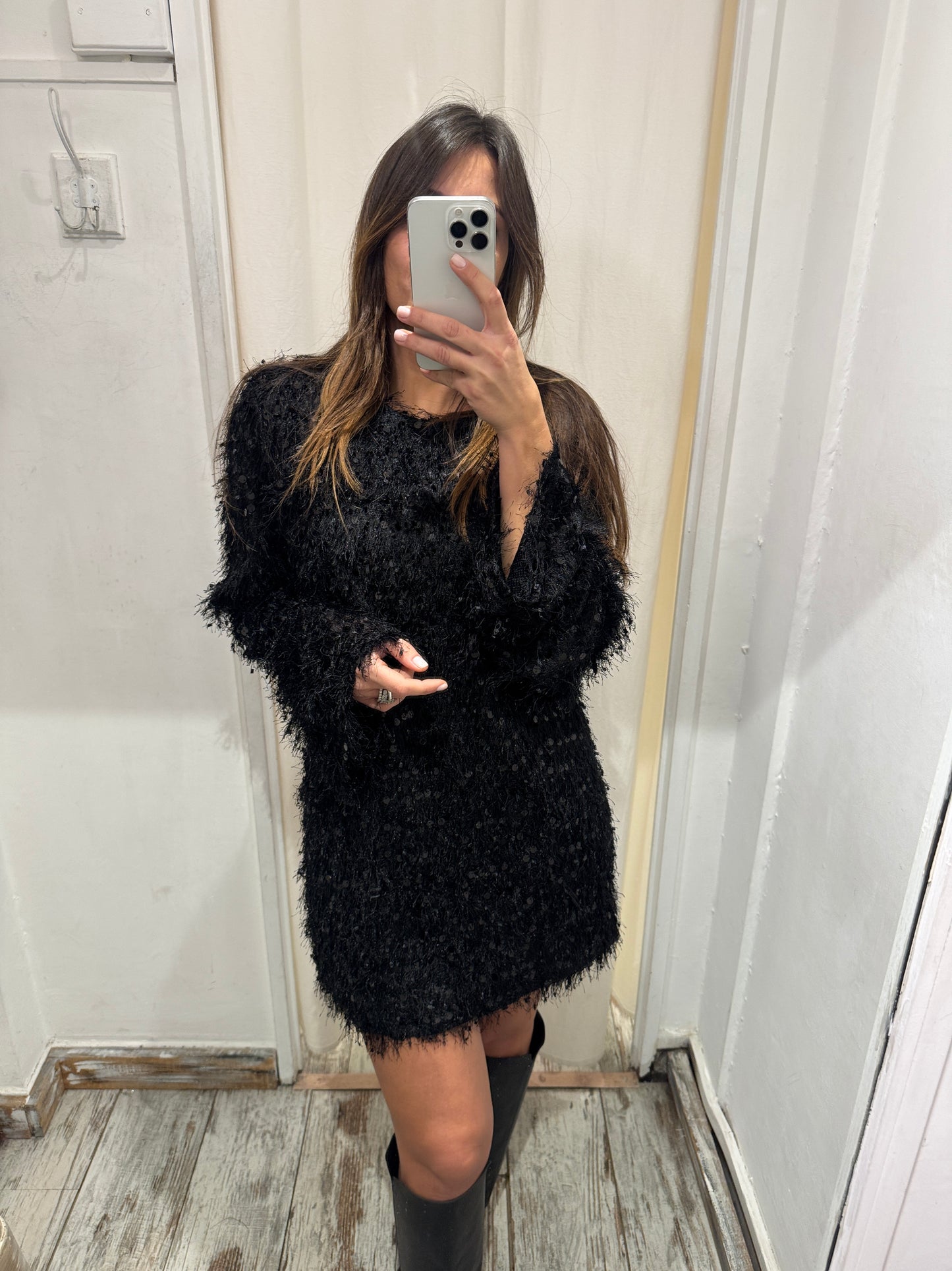 ABITO FRANGE E PAILLETTES NERO