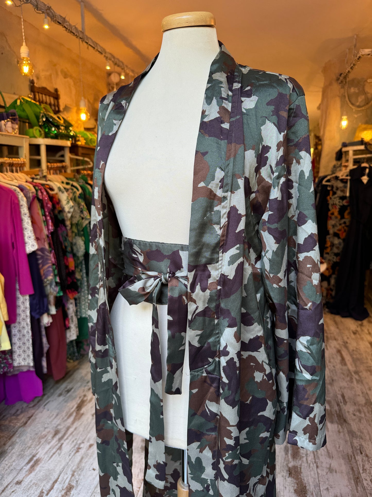 KIMONO PONCHIA CAMOUFLAGE CON CINTURA