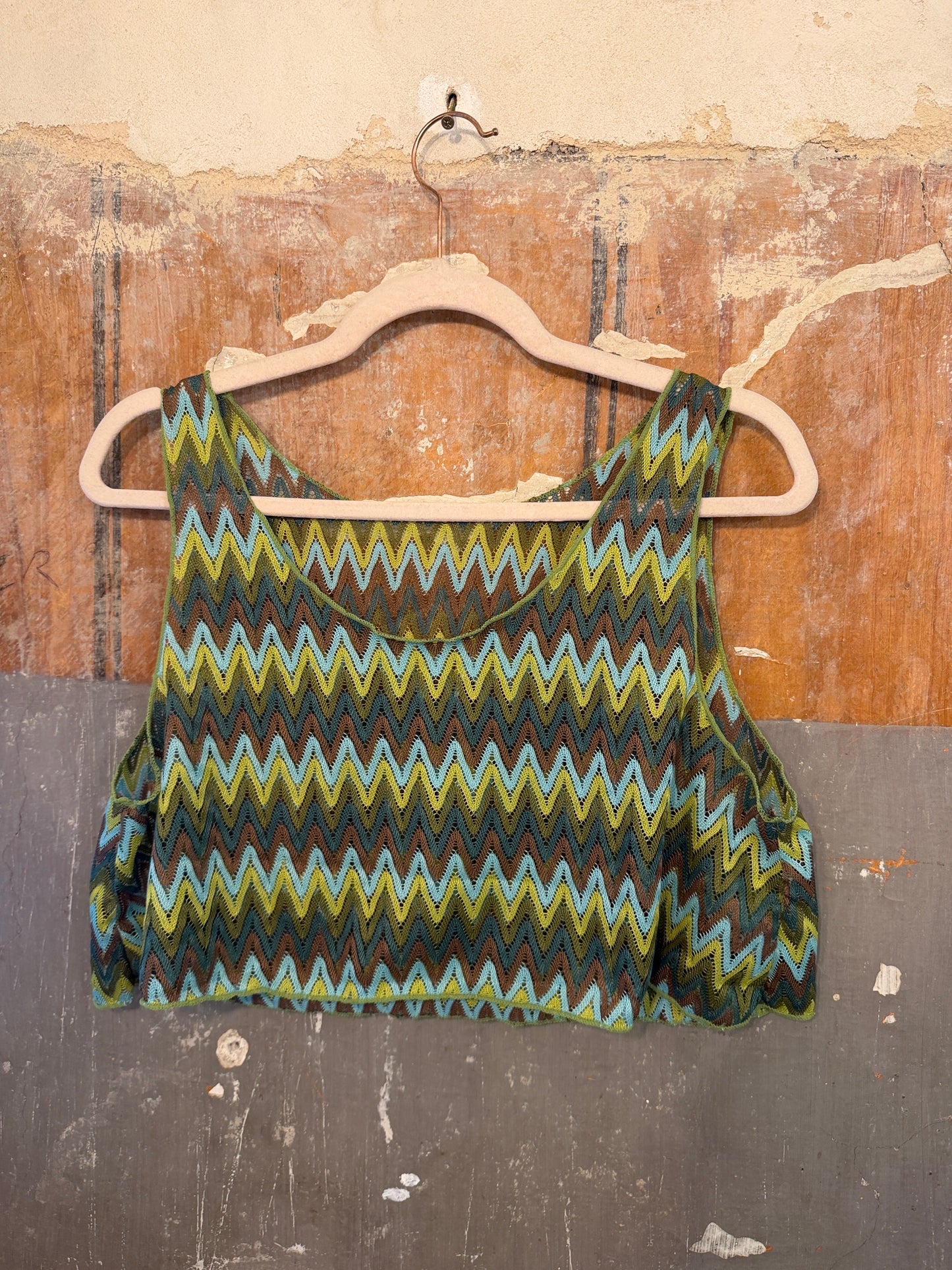 TOP CROP ZIG ZAG VERDE MARRONE E CELESTE