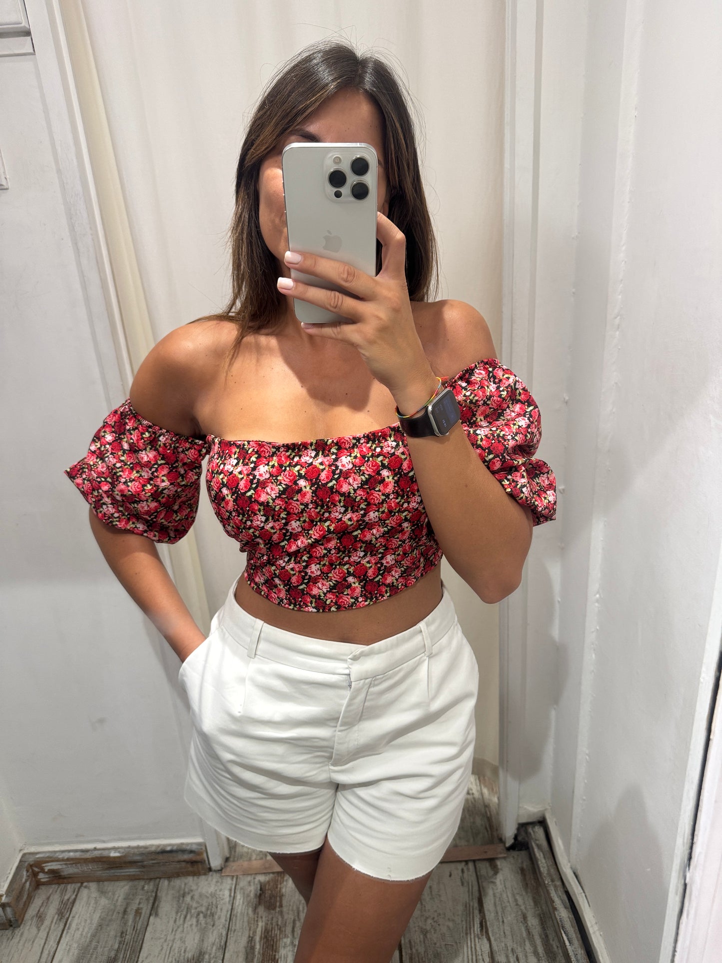 CROP TOP NERO FIORI ROSSI
