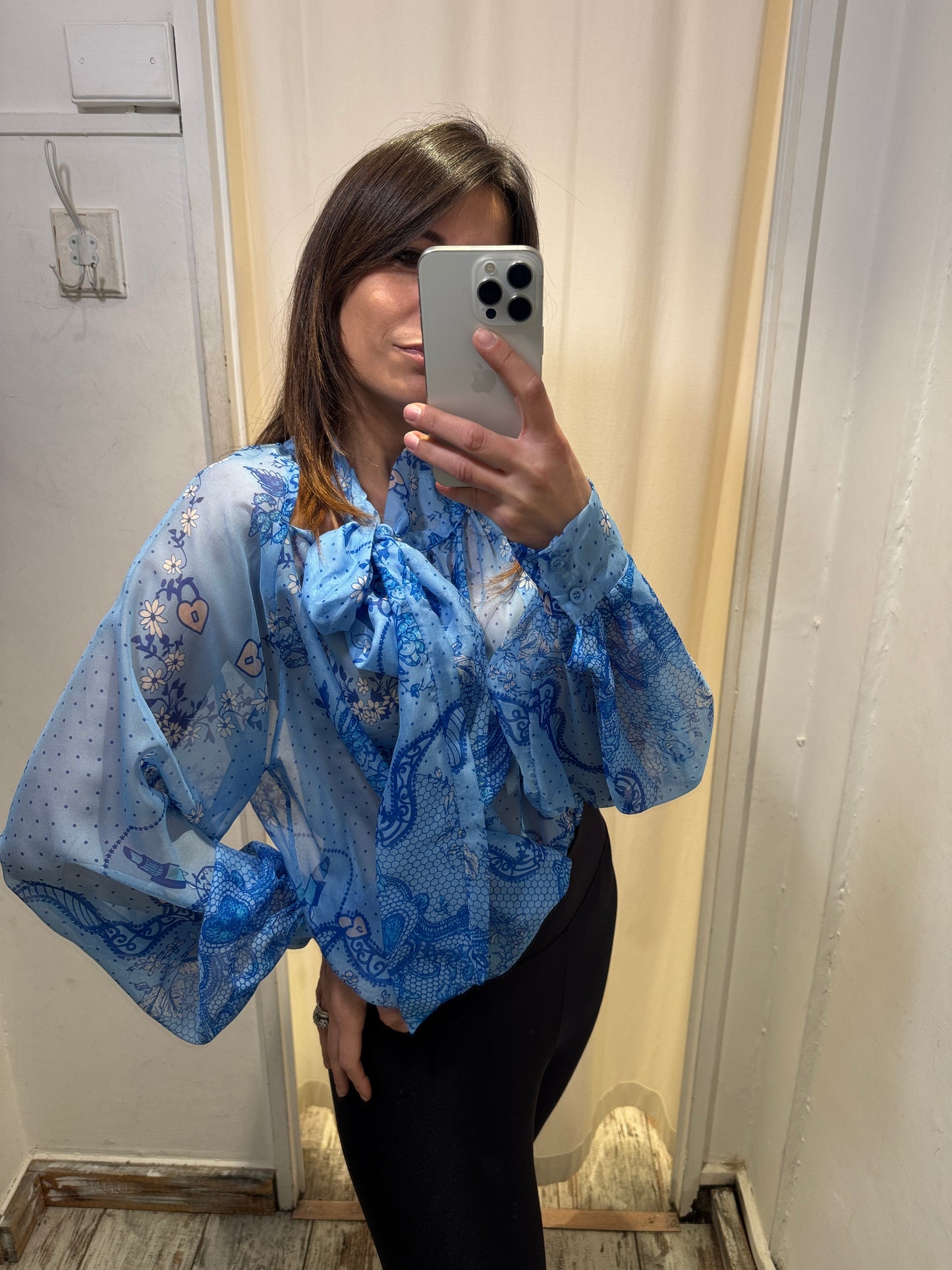 BLUSA CELESTE FANTASIA AZZURRA CON FIOCCO