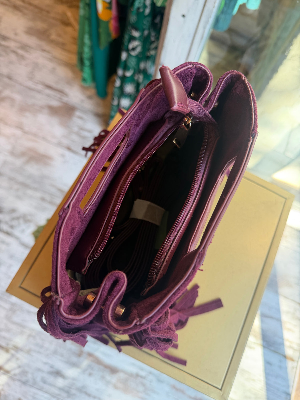 MINI BAG QUADRATA CON FRANGE BORDEAUX