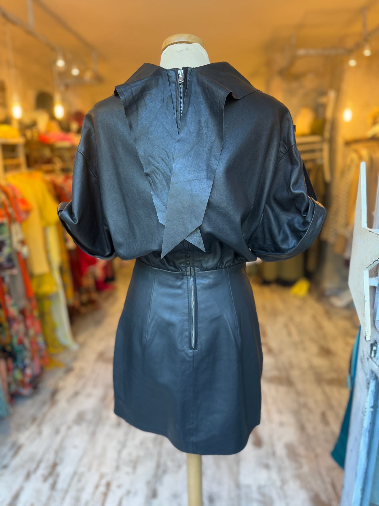 ABITO ZARA IN PELLE NERO