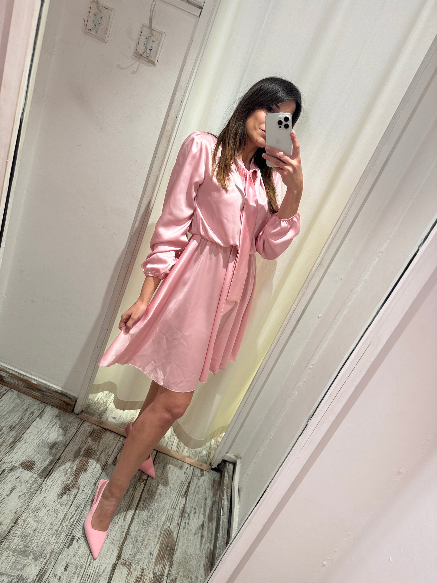 ABITO SATIN ROSA CON FIOCCO