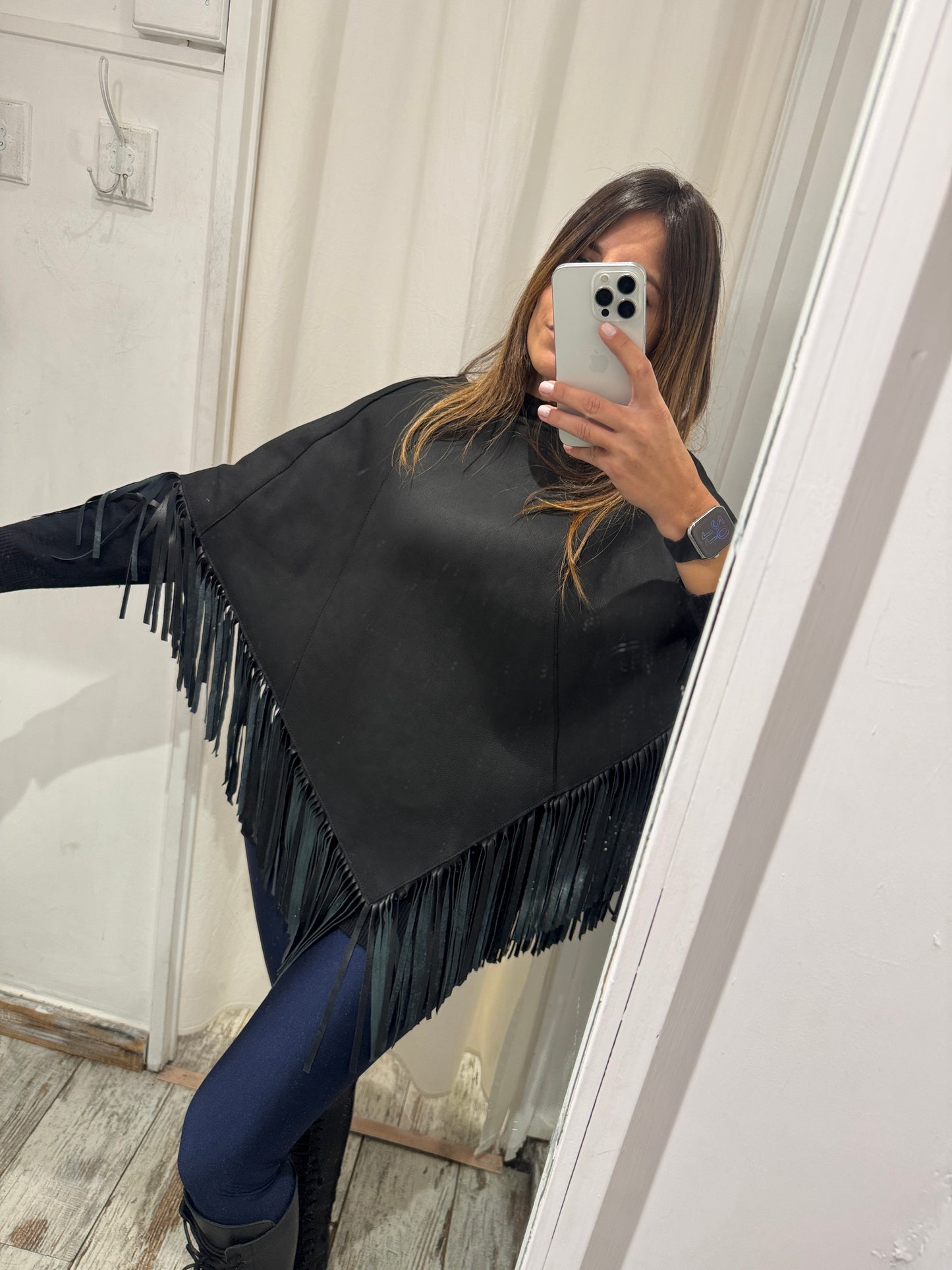 PONCHO BLUSOTTO PELLE NERO CON FRANGE