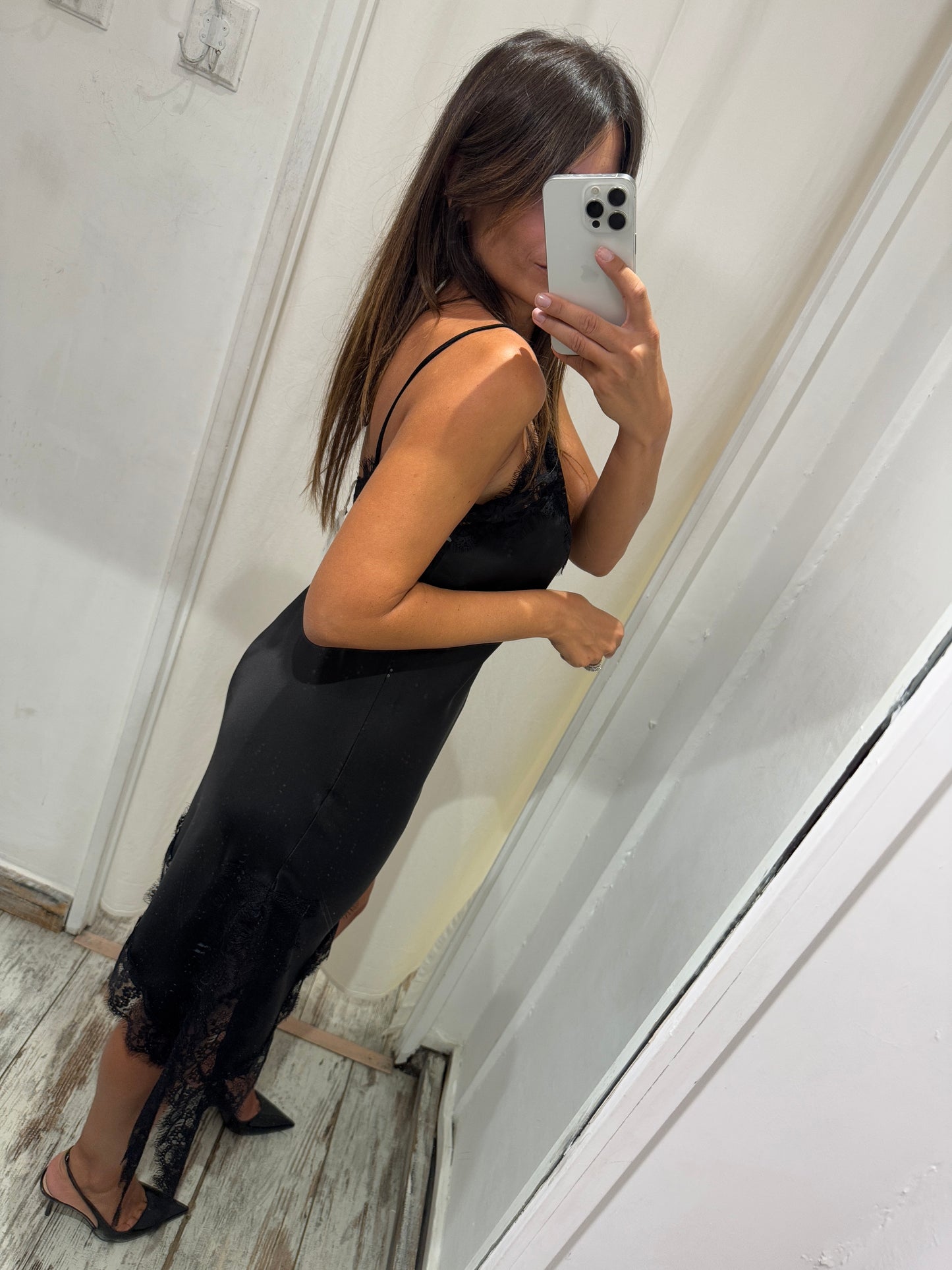 ABITO SOTTOVESTE SATIN NERO E PIZZO
