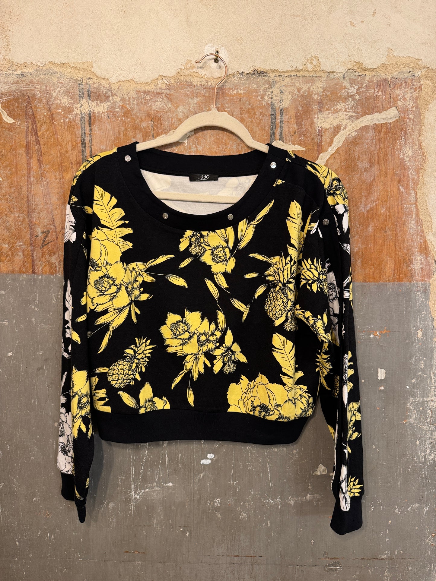 FELPA CROP LIUJO NERA FIORI