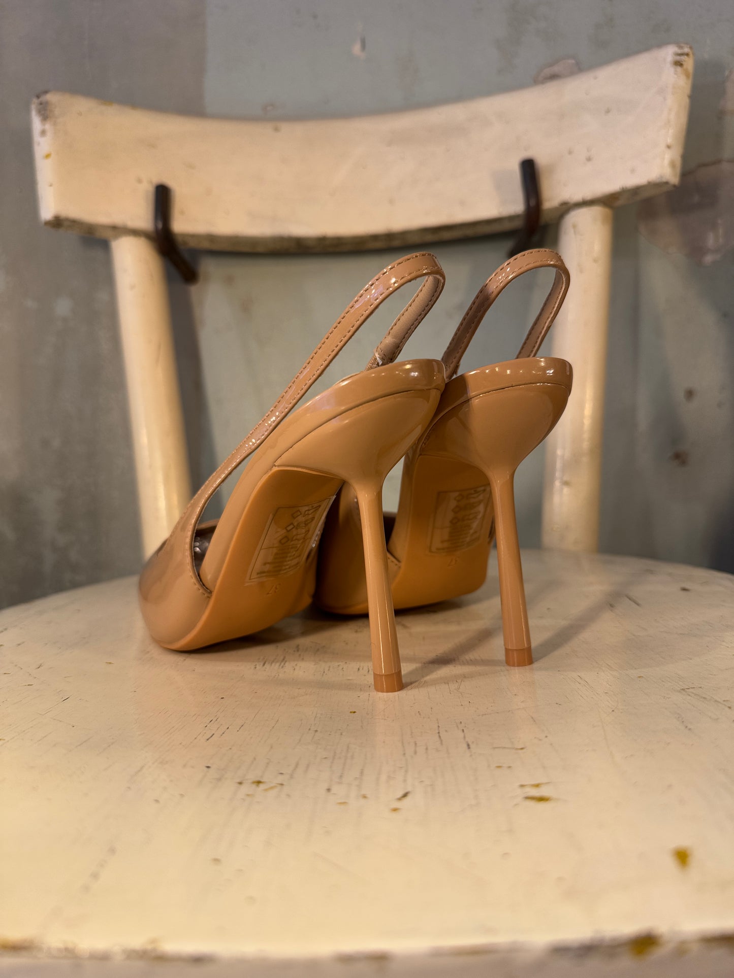 DECOLLETÈ SLINGBACK VERNICE CREMA A V