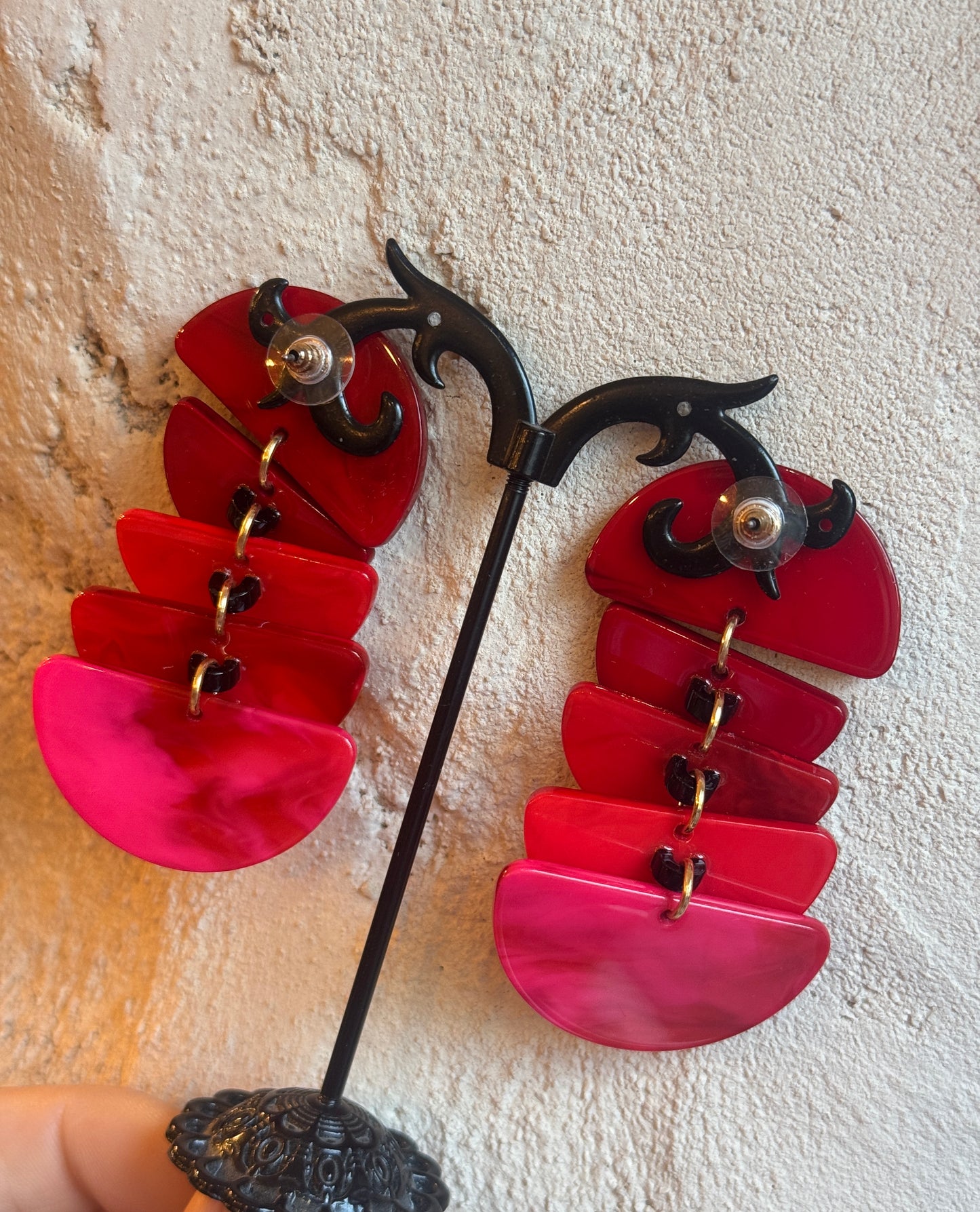 ORECCHINO IN RESINA ROSSO E ROSA