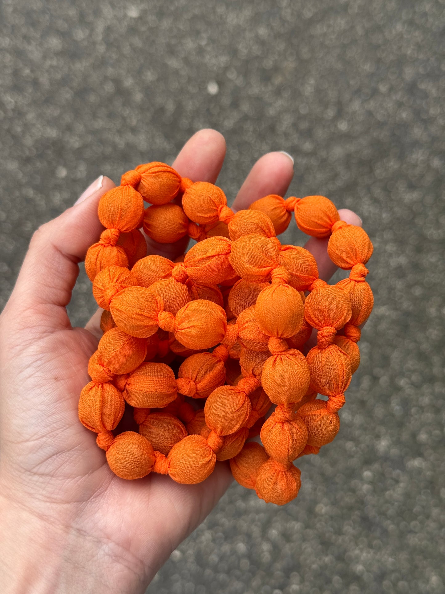 COLLANA PALLINE TESSUTO