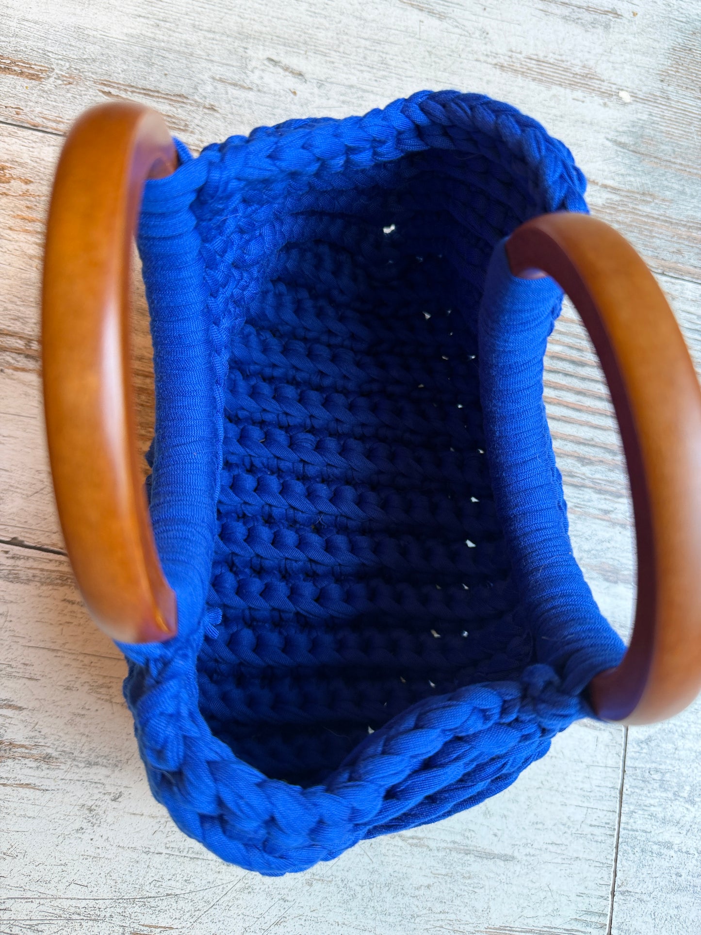 BORSA CROCHET BLU ELETTRICO MANICI LEGNO