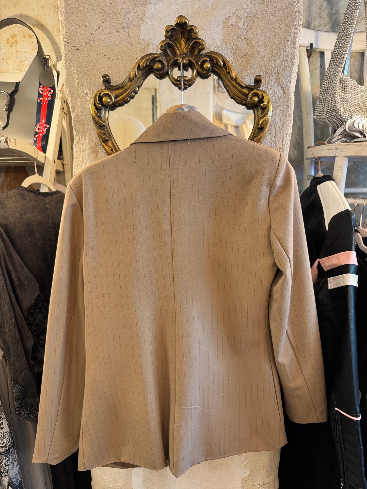 BLAZER OVER BISCOTTO GESSATO CON SPILLA
