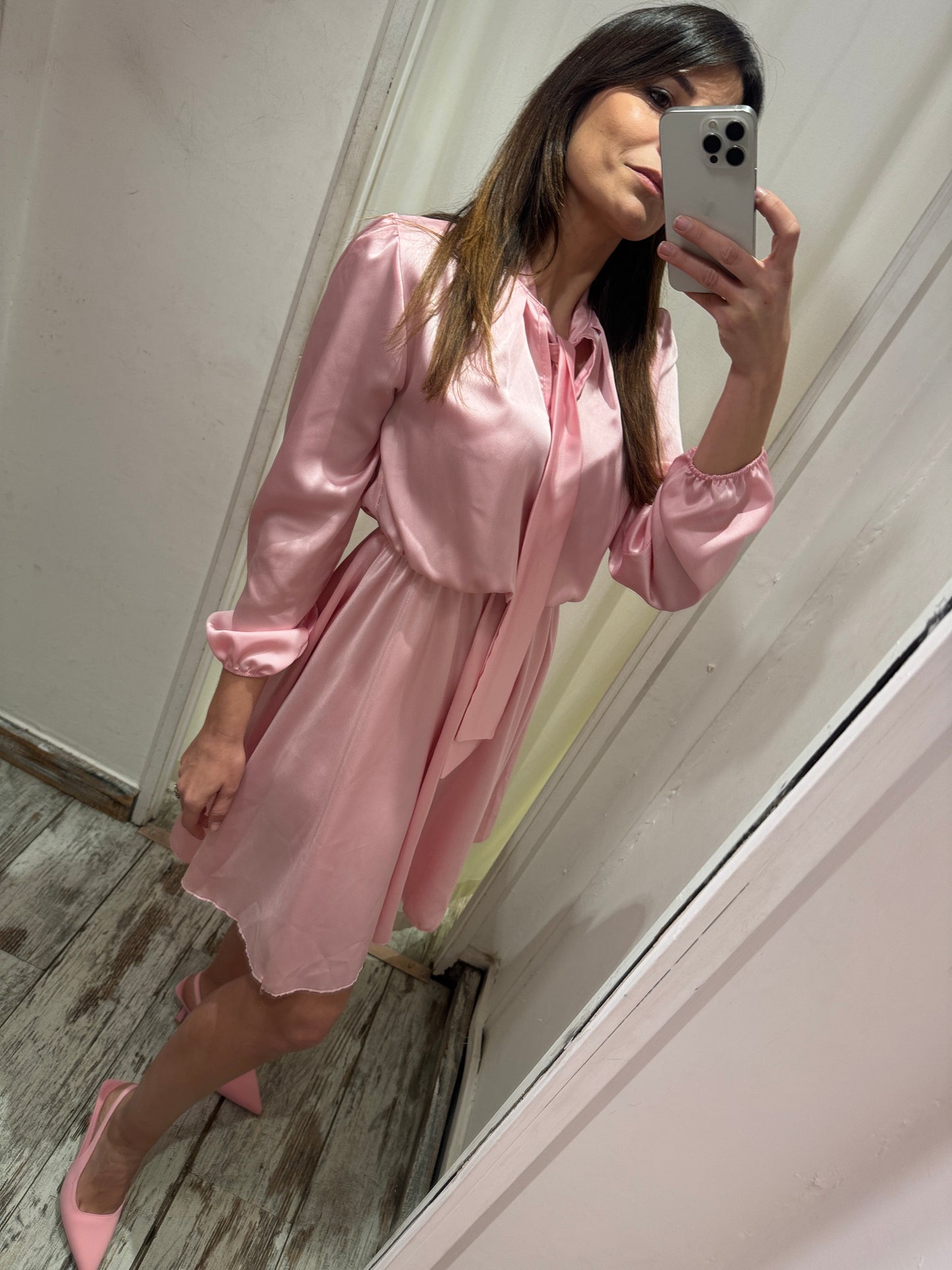 ABITO SATIN ROSA CON FIOCCO