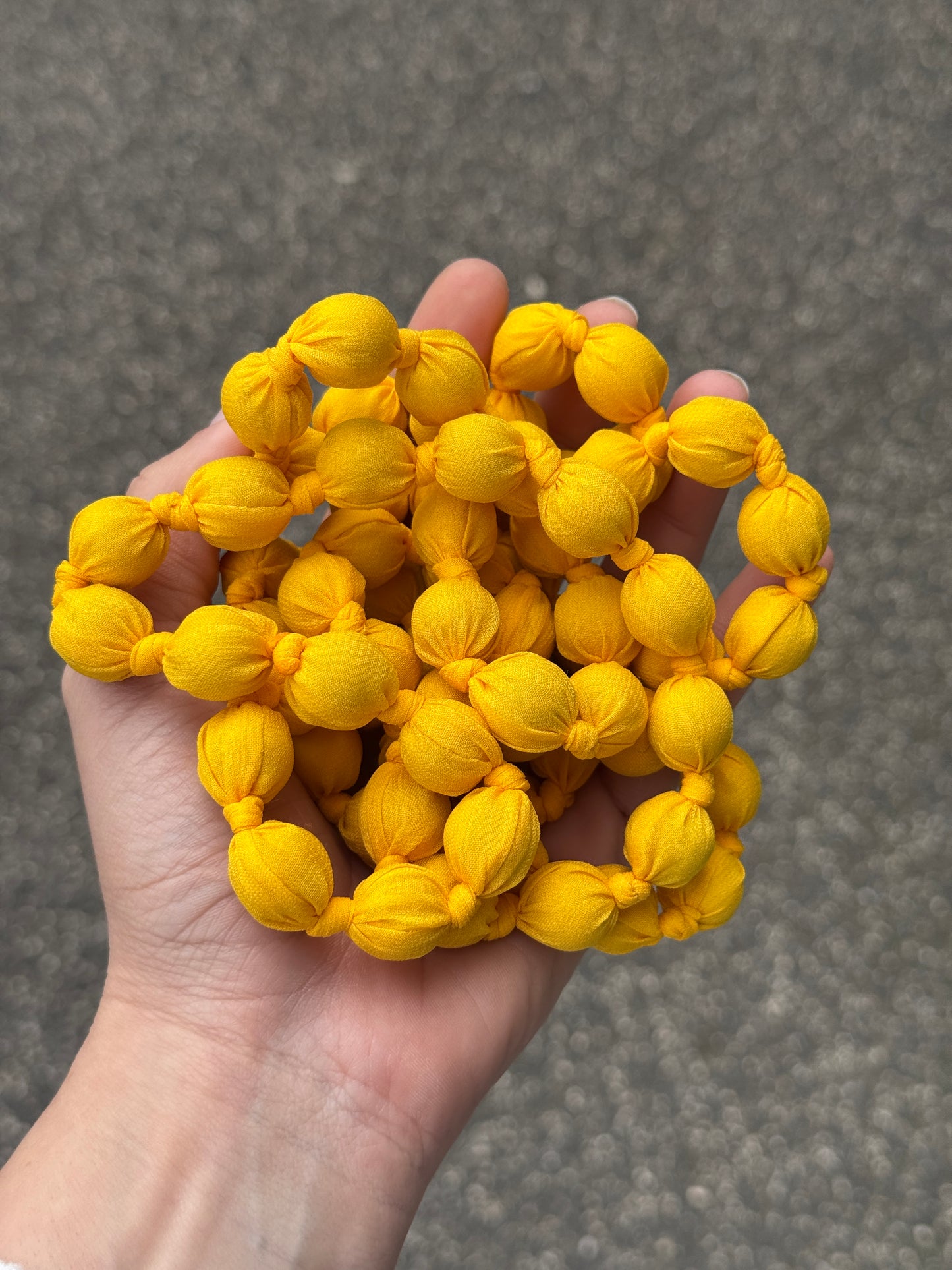 COLLANA PALLINE TESSUTO