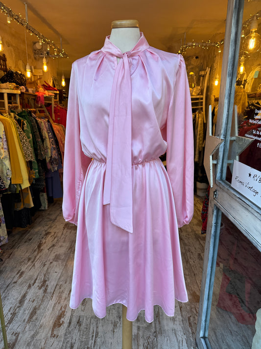 ABITO SATIN ROSA CON FIOCCO