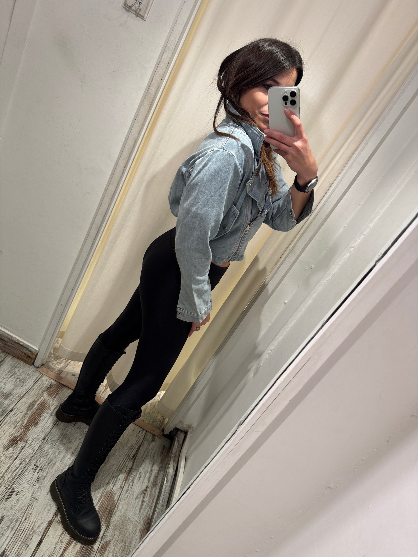 GIUBBINO CROP DENIM CON ZIP LATERALE TASCHE FINTE