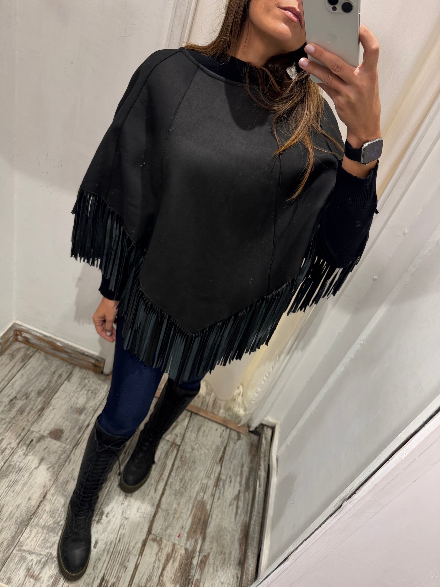 PONCHO BLUSOTTO PELLE NERO CON FRANGE