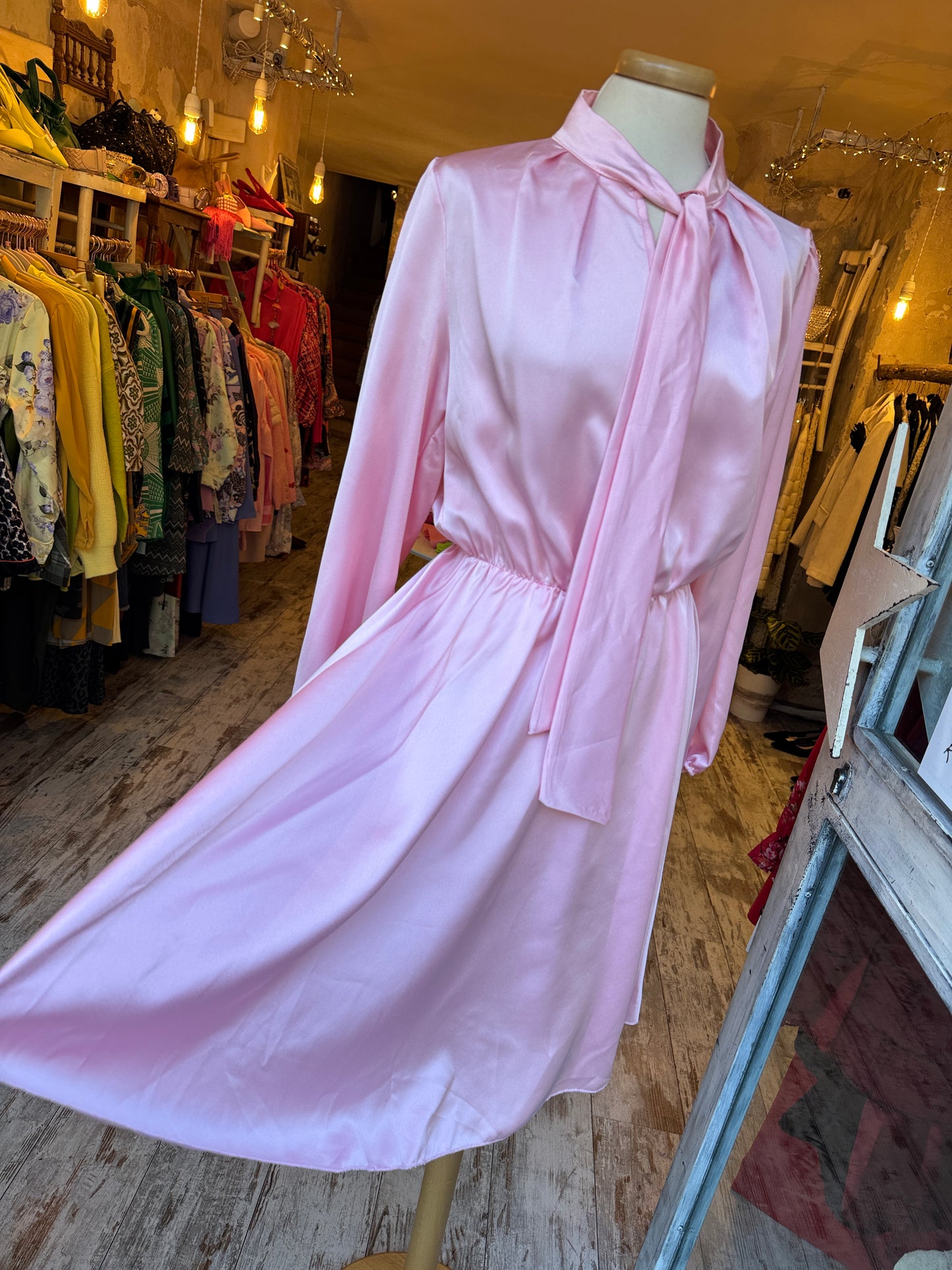 ABITO SATIN ROSA CON FIOCCO