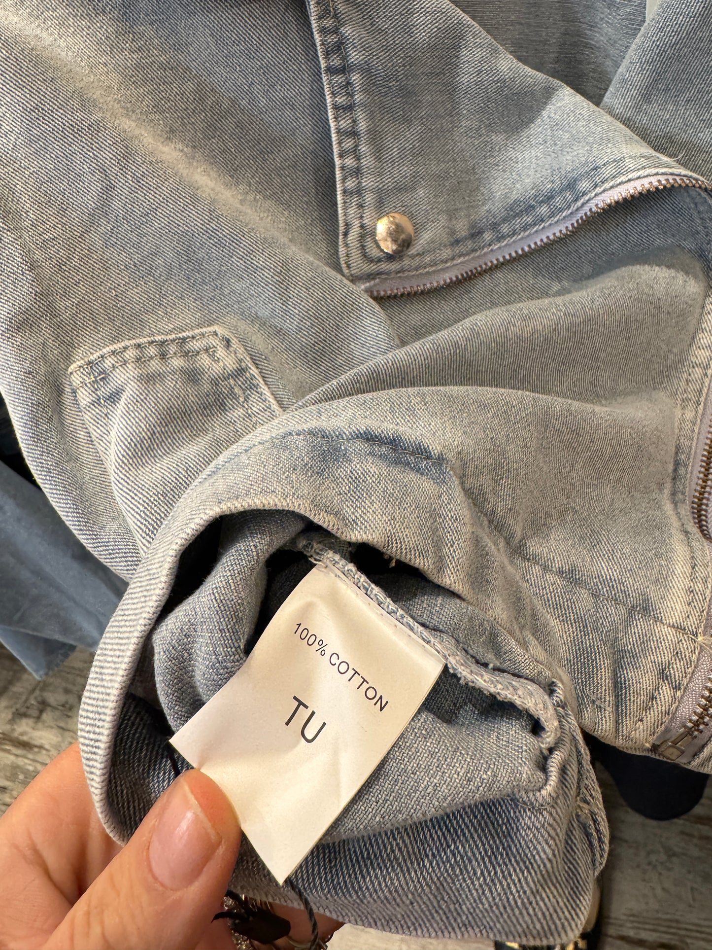 GIUBBINO CROP DENIM CON ZIP LATERALE TASCHE FINTE