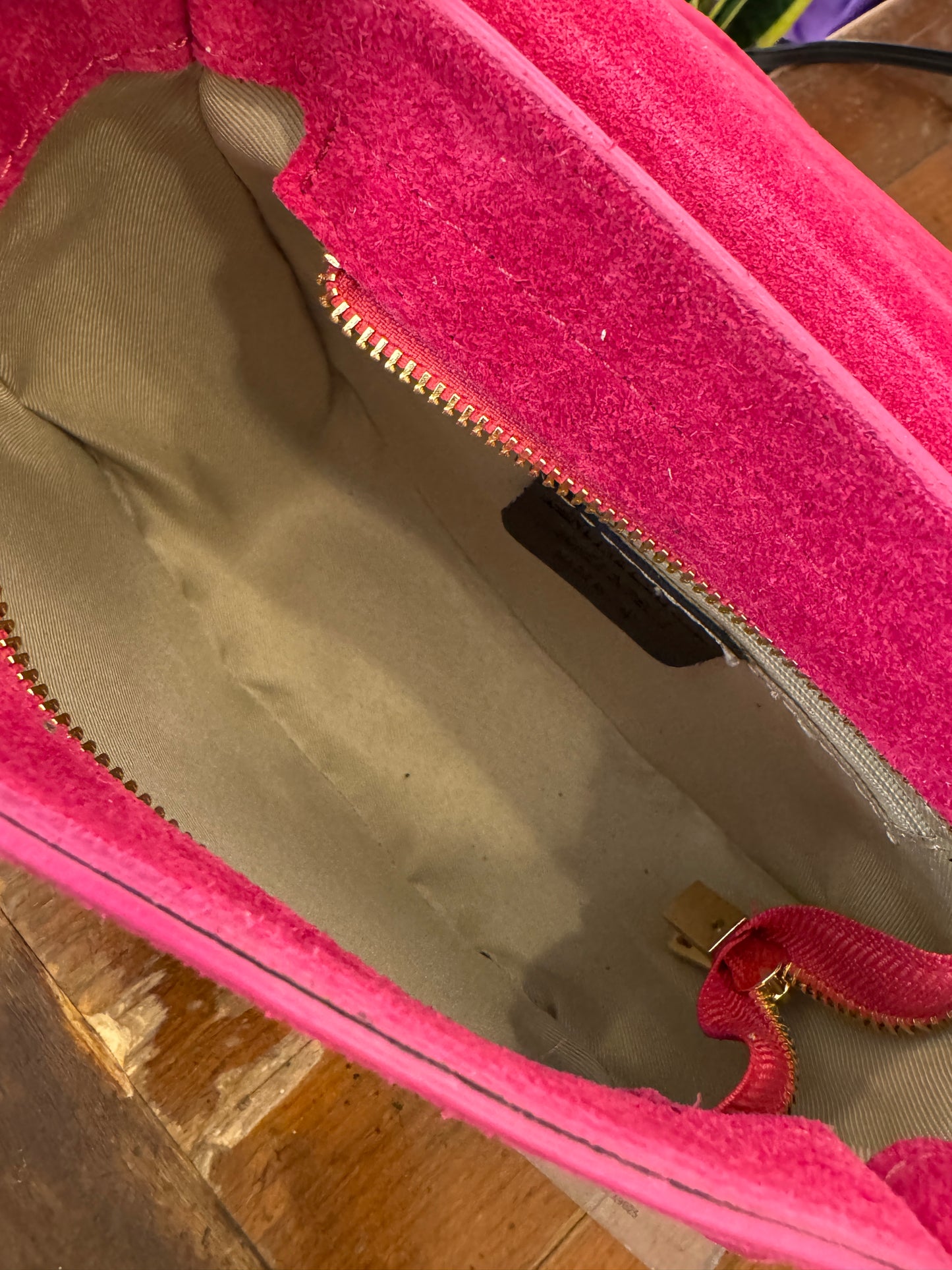 BORSA A TRACOLLA IN PELLE SCAMOSCIATA FUCSIA CON FRANGE