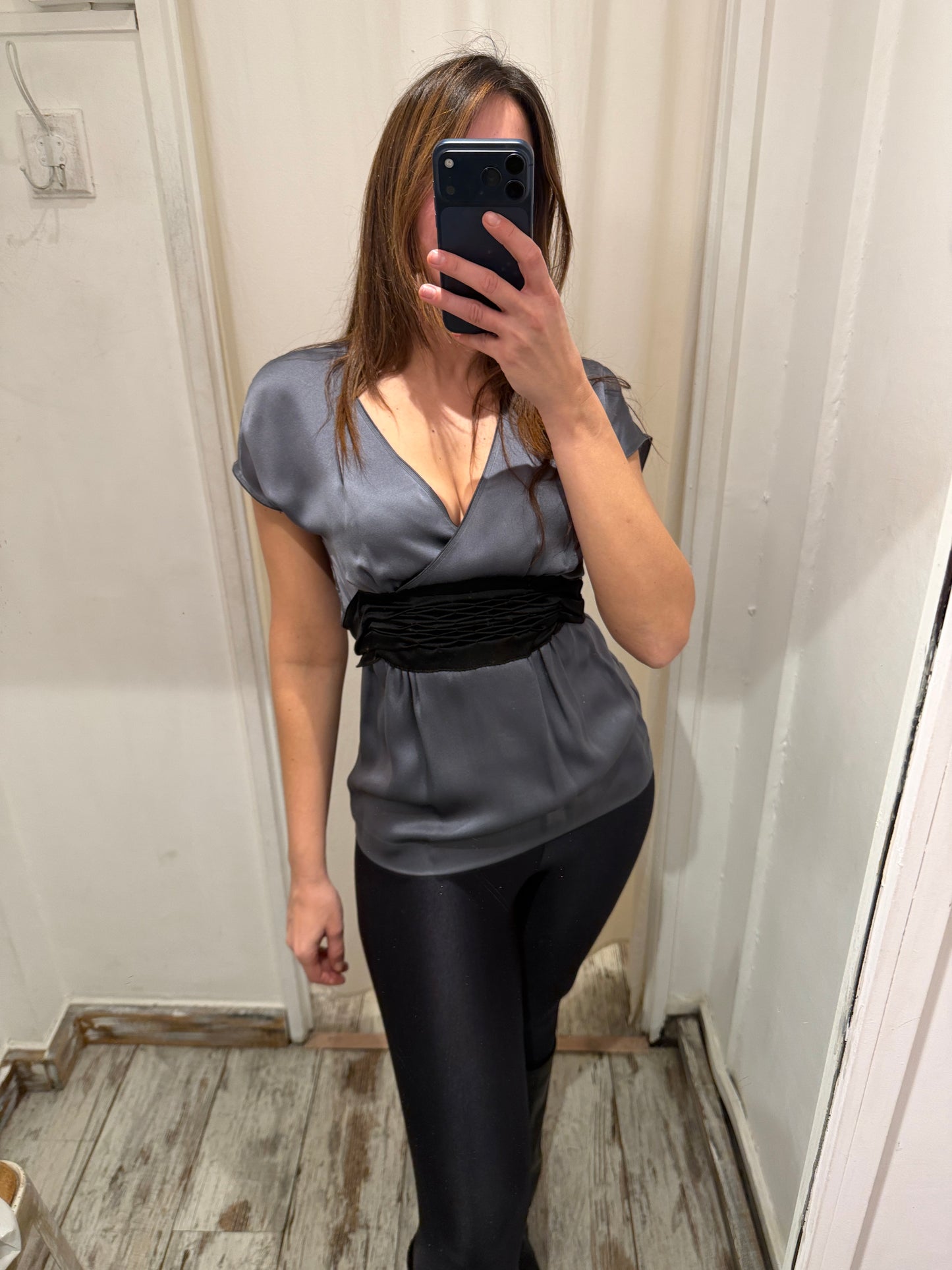 NEW COLLECTION - BLUSA 6267 in SETA GRIGIO CON FASCIA NERA