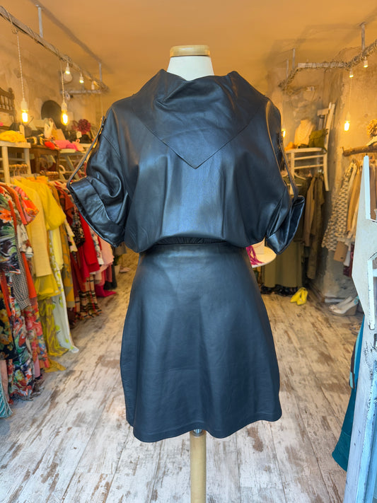 ABITO ZARA IN PELLE NERO