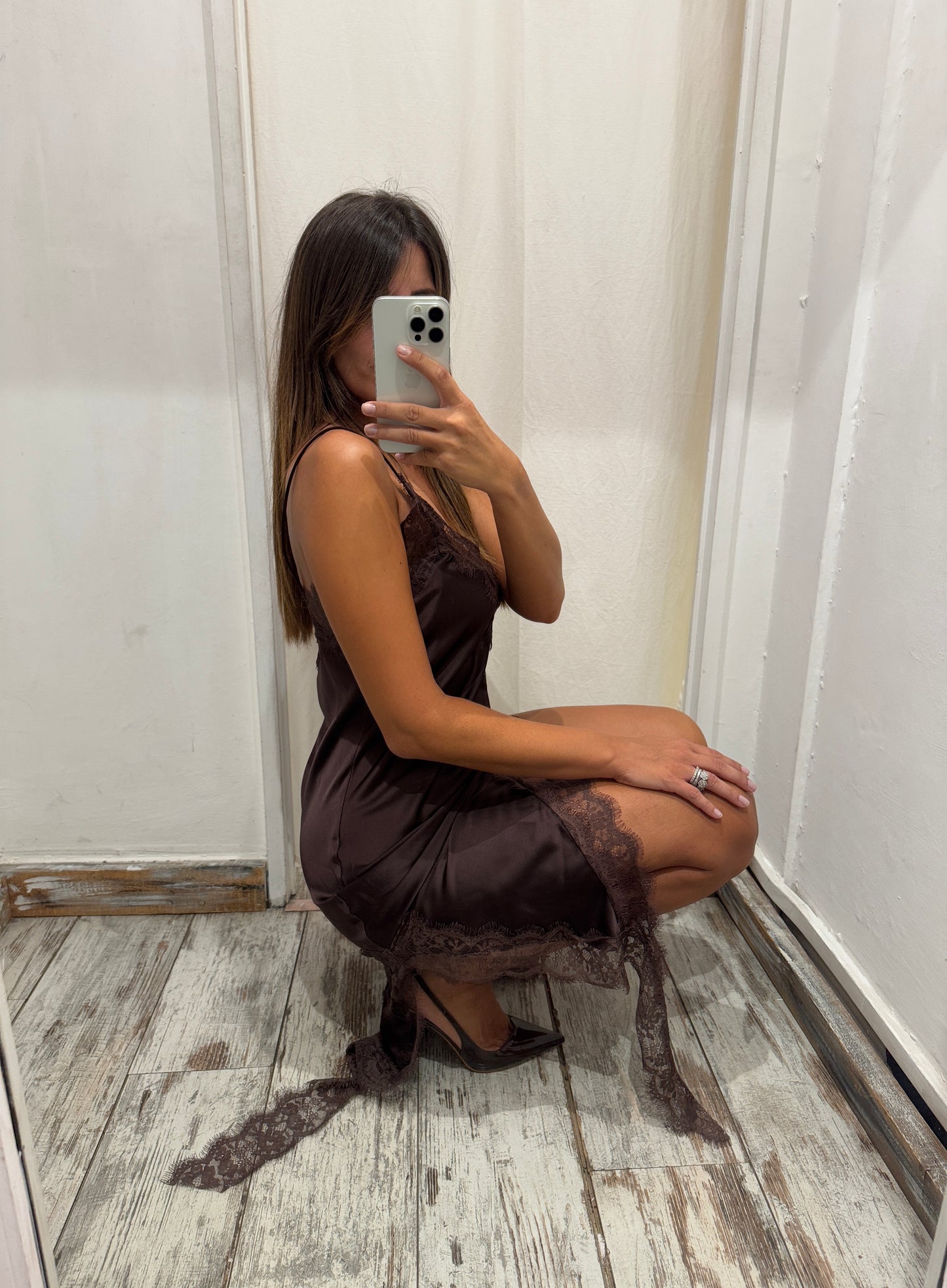 ABITO SOTTOVESTE SATIN MARRONE PIZZO