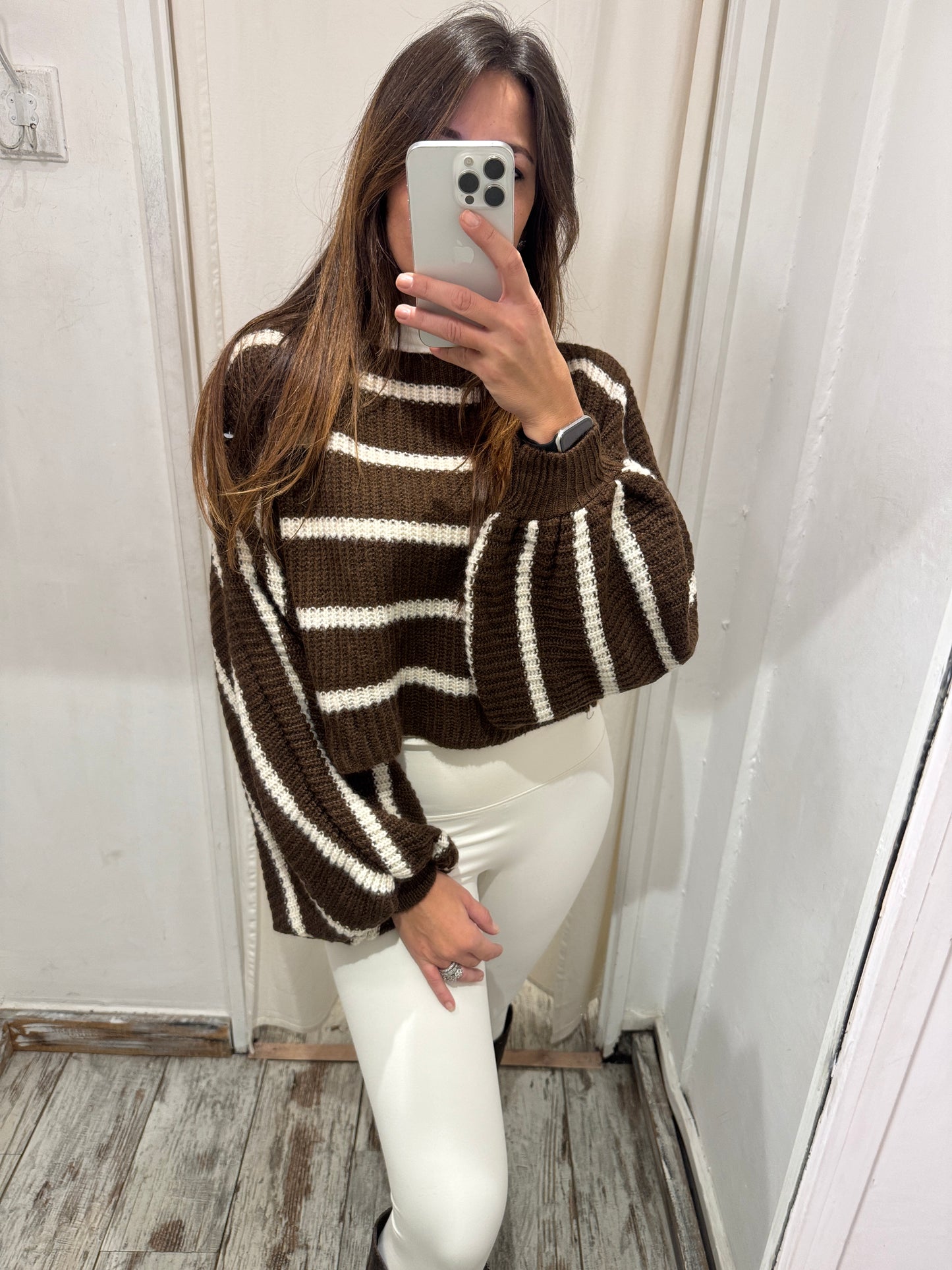 MAGLIA CROP MARRONE A RIGHE PANNA