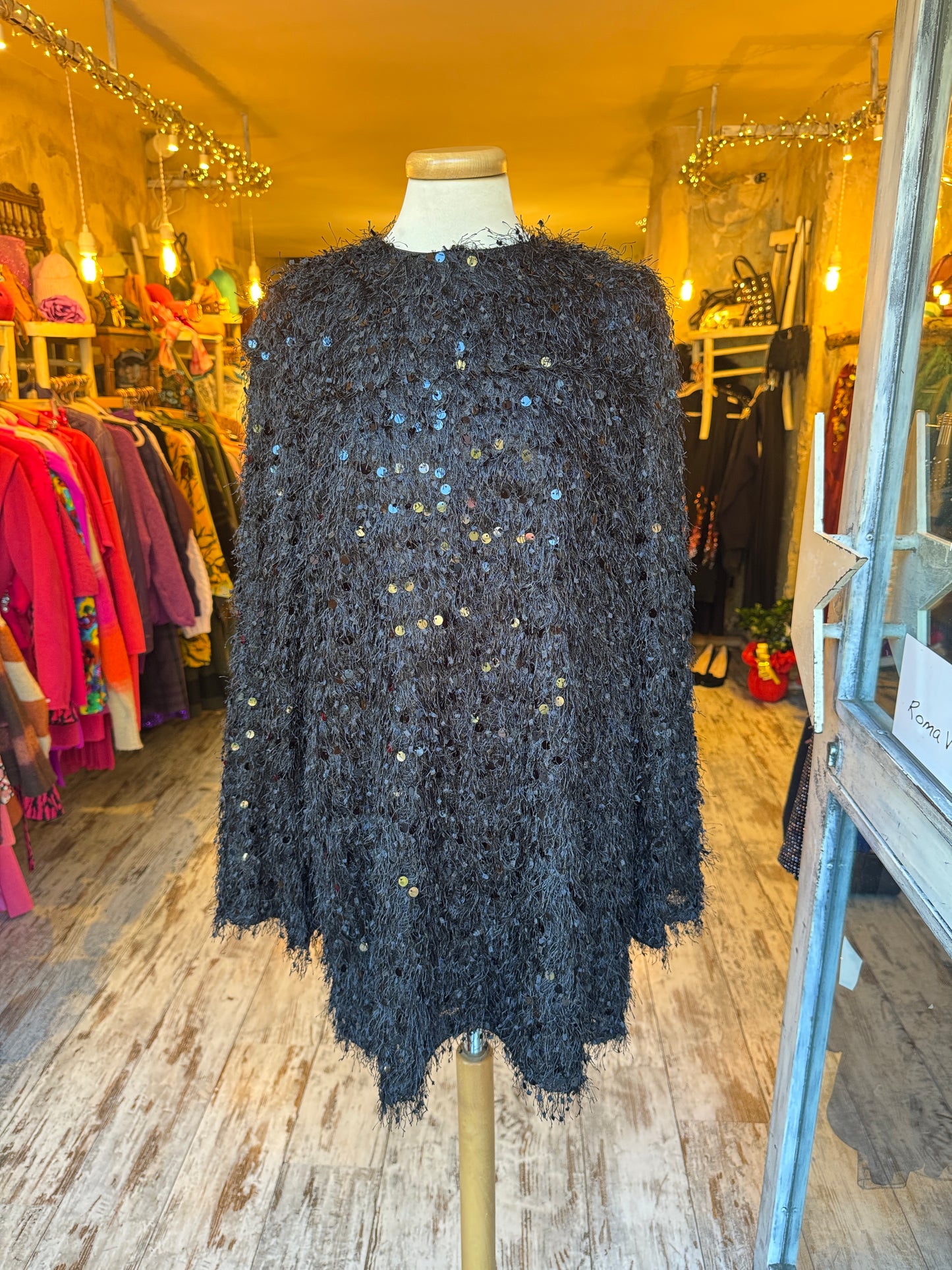 ABITO FRANGE E PAILLETTES NERO