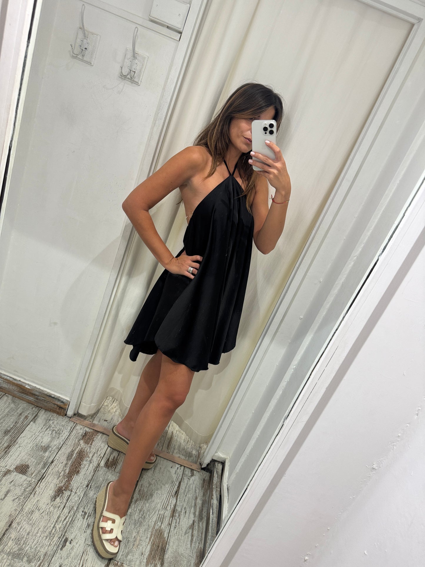 ABITO SATIN NERO ALLACCIATURA COLLO