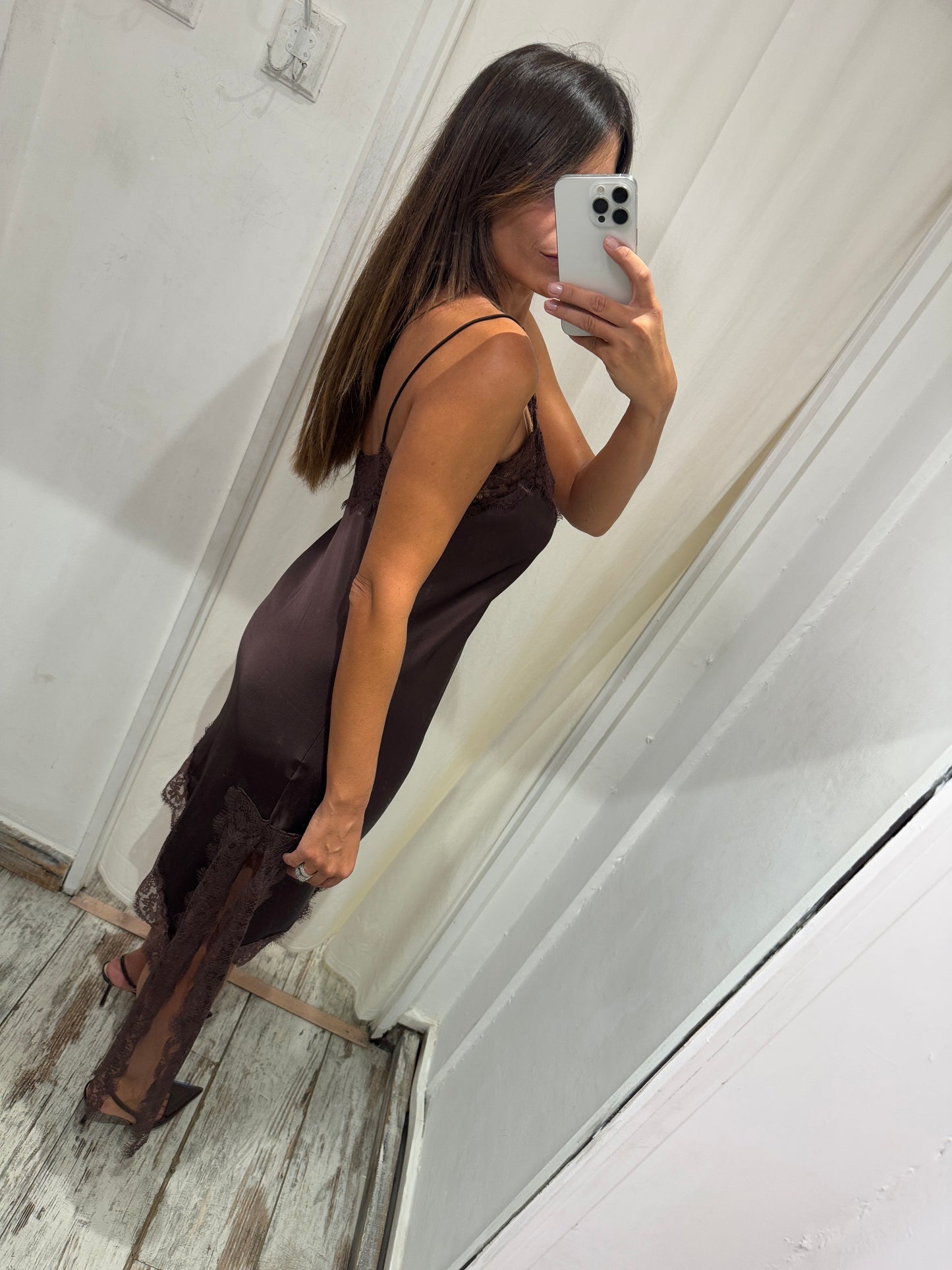 ABITO SOTTOVESTE SATIN MARRONE PIZZO