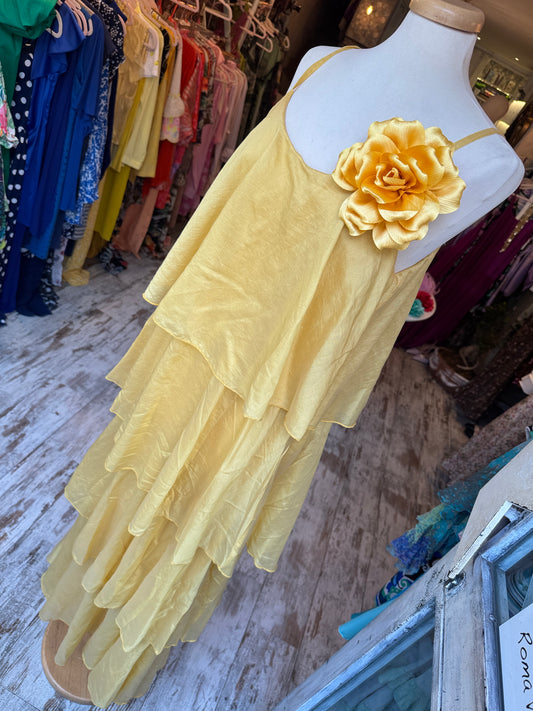 ABITO LUNGO BALZE GIALLO