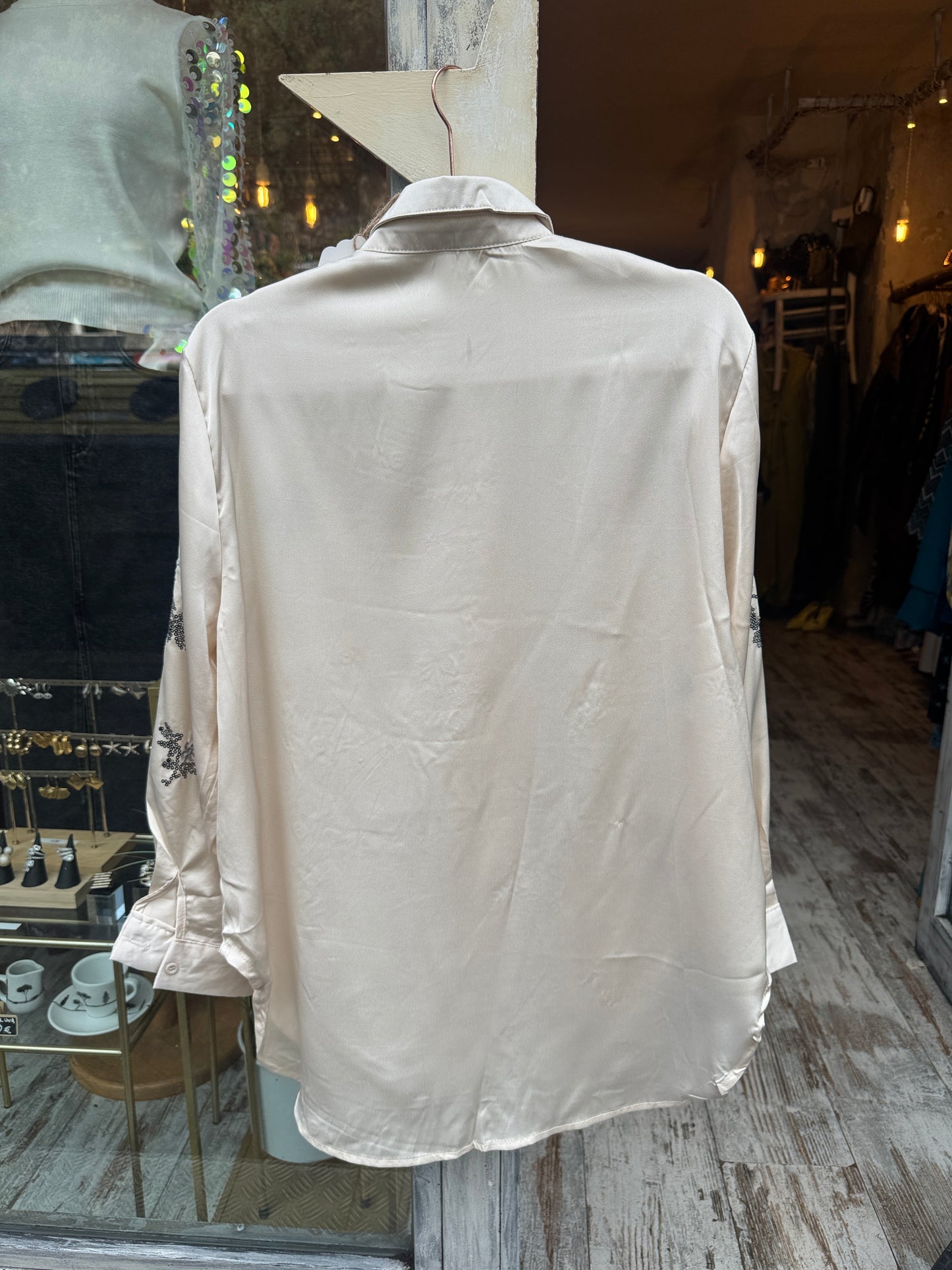 CAMICIA SATIN CON FIORI DI PAILLETTES