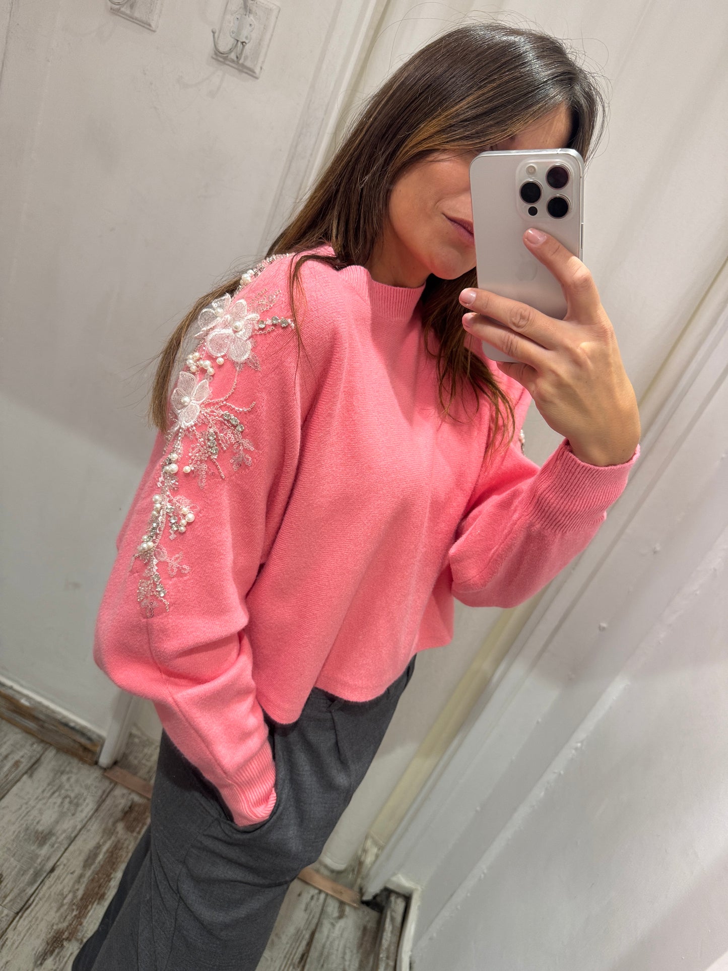 MAGLIA ROSA SALMONE CON APPLICAZIONI