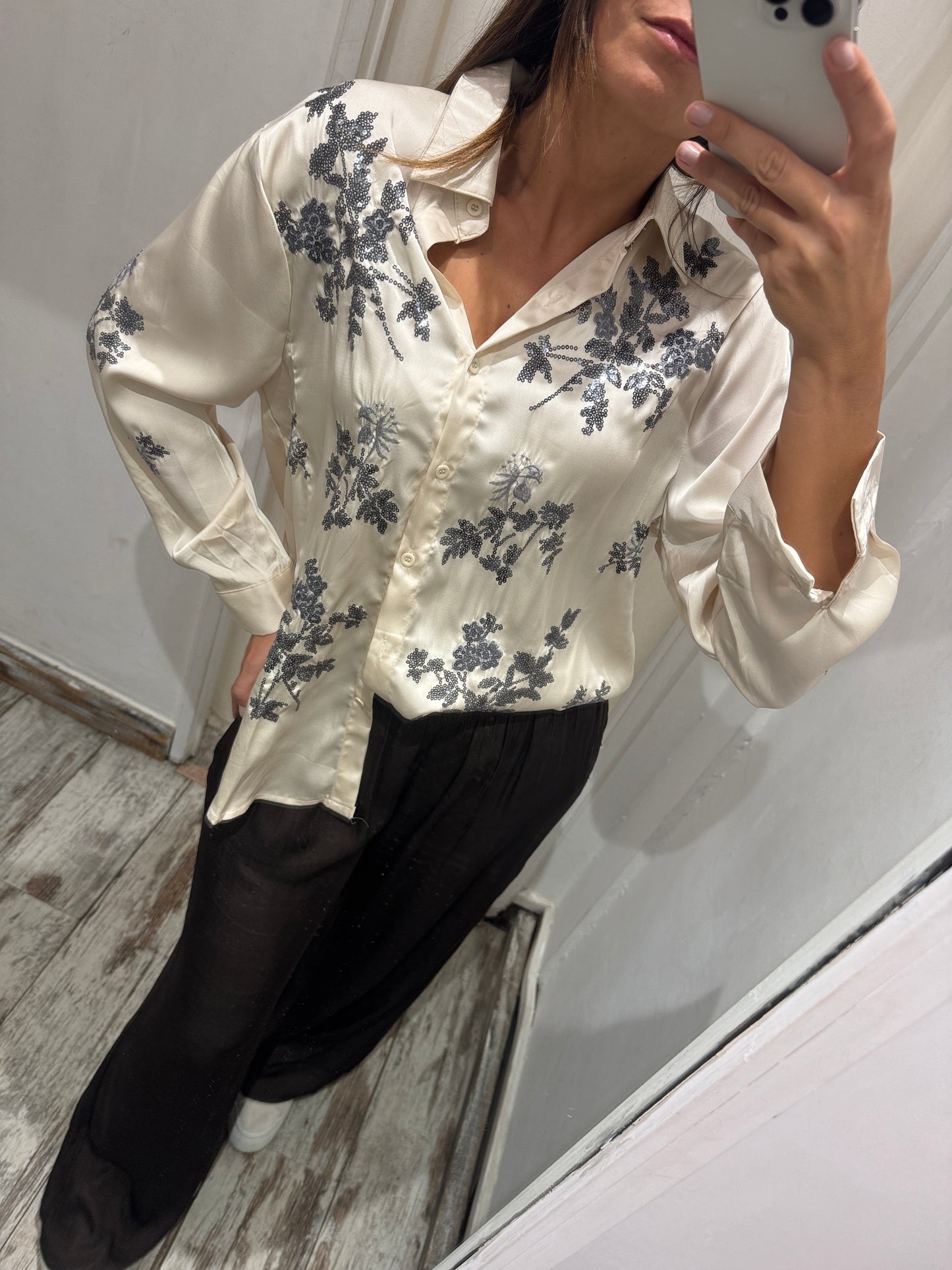 CAMICIA SATIN CON FIORI DI PAILLETTES