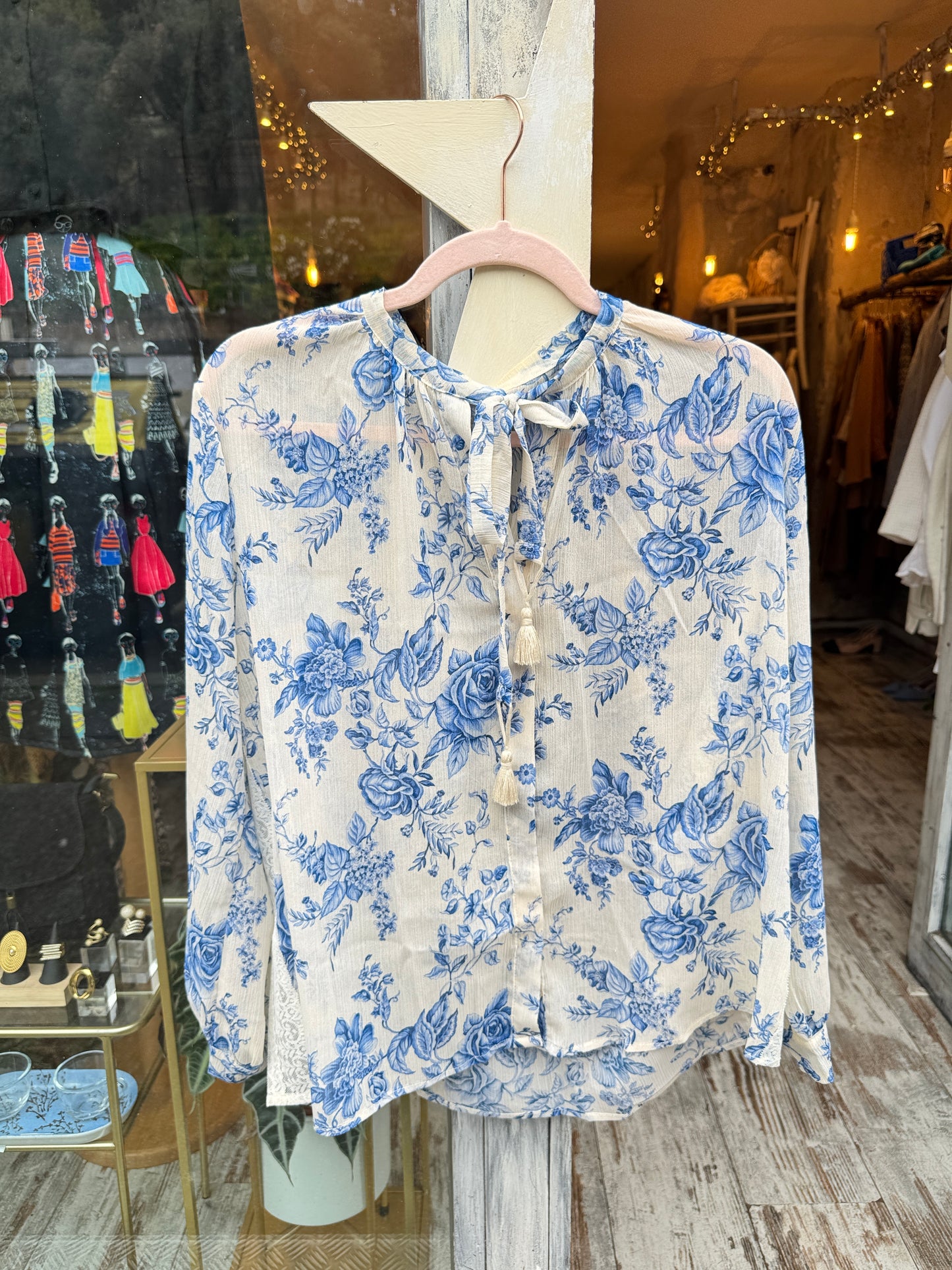 NEW COLLECTION - BLUSA TENSIONE IN PANNA FIORI AZZURRI