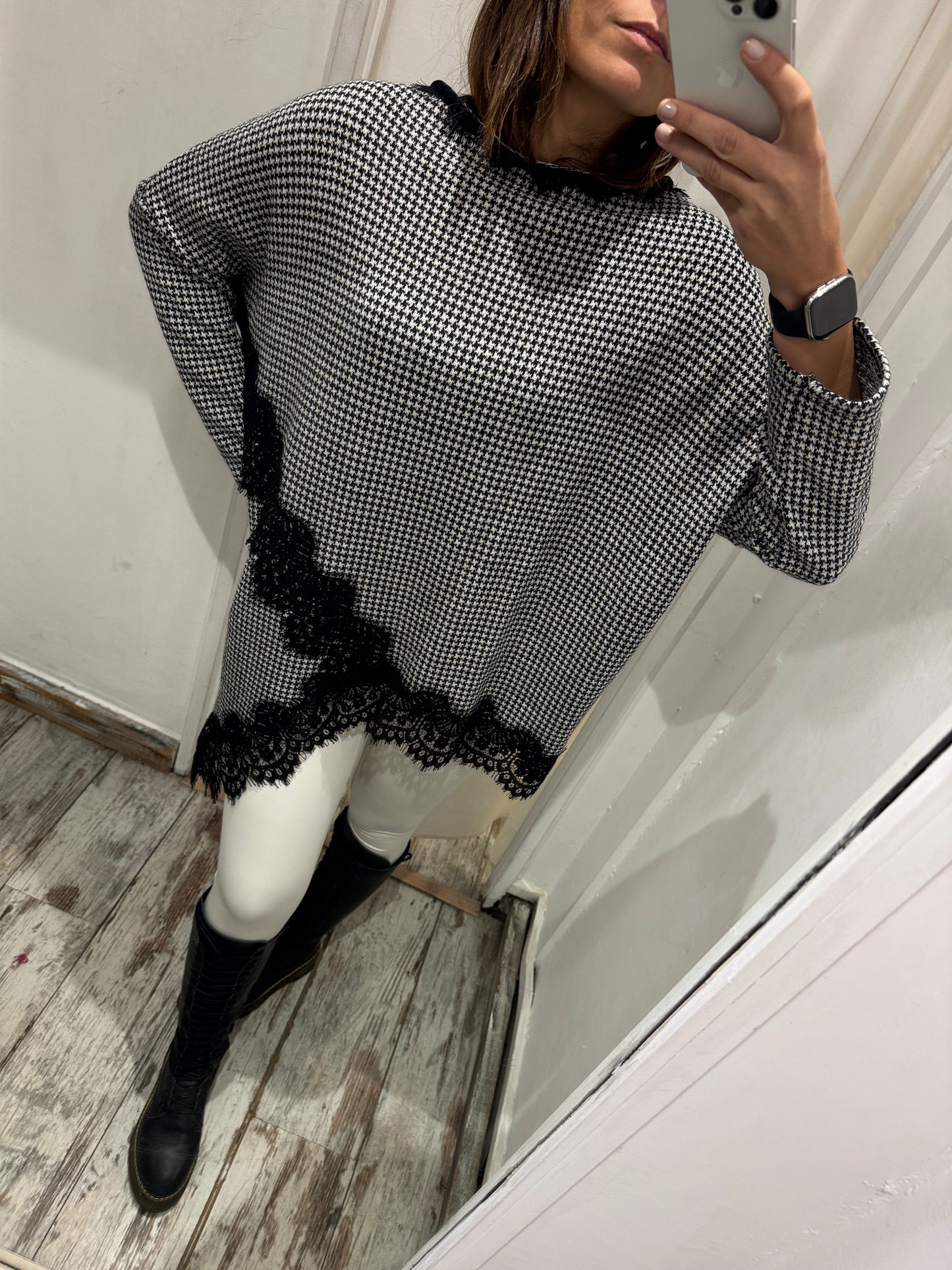 MAGLIA ASIMMETRICA PIED DE POULE BIANCO E NERO