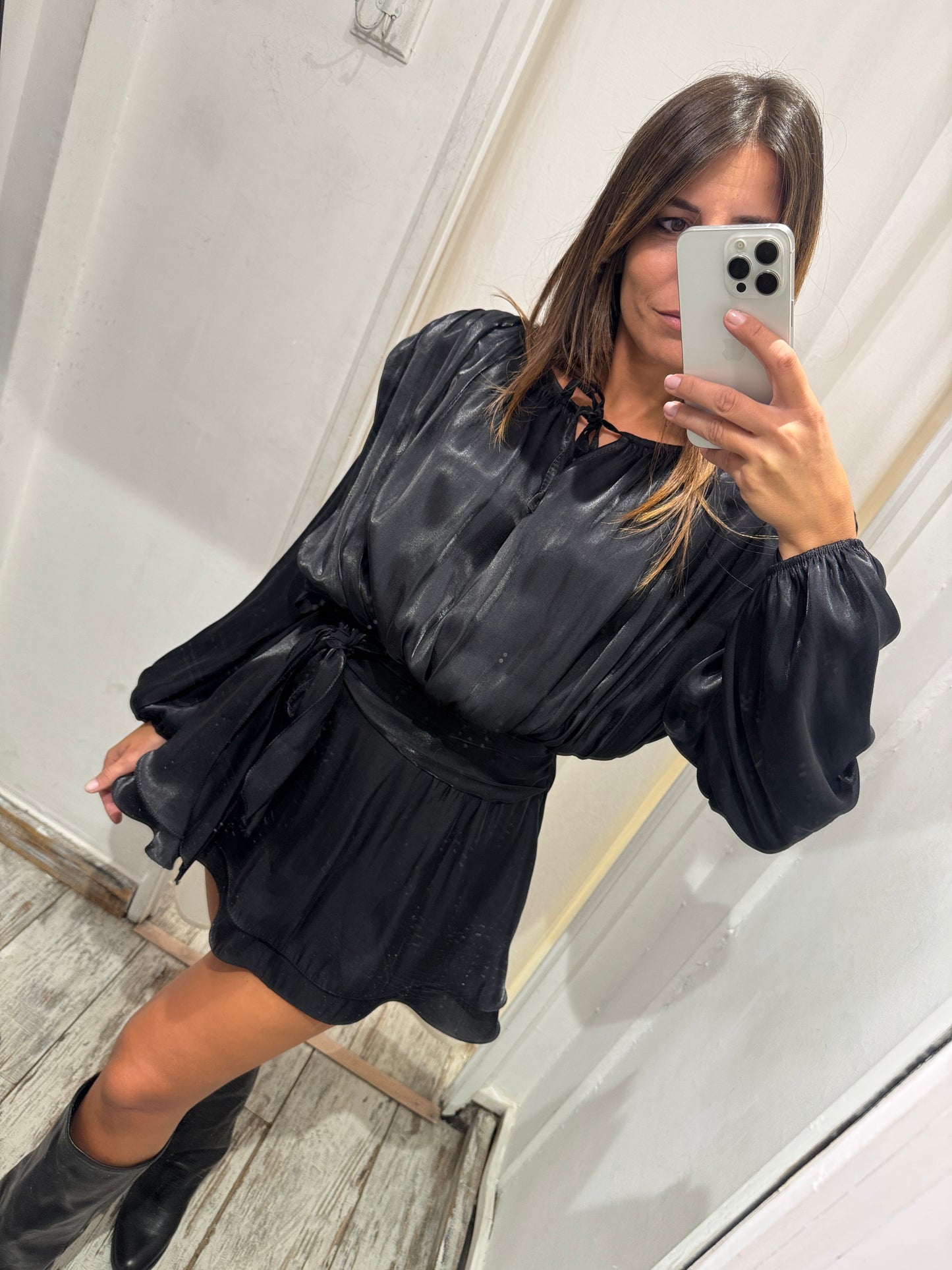 ABITO CORTO NERO SPALLINE LARGHE