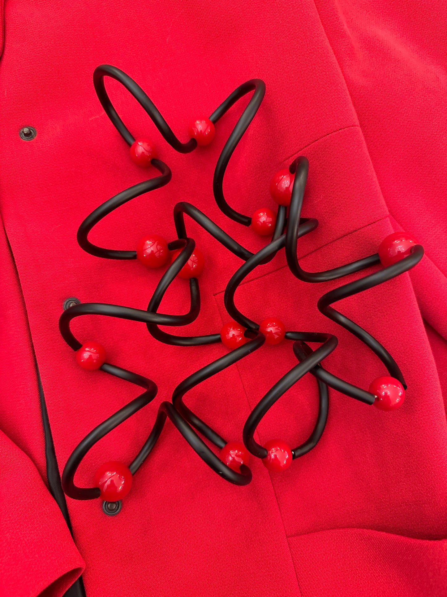 COLLANA ELASTICA NERO E ROSSO