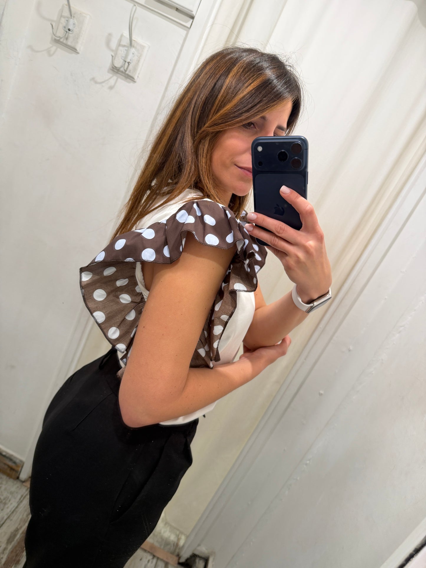 NEW COLLECTION - T-SHIRT BIANCA CON VOLANT MARRONE POIS CELESTE