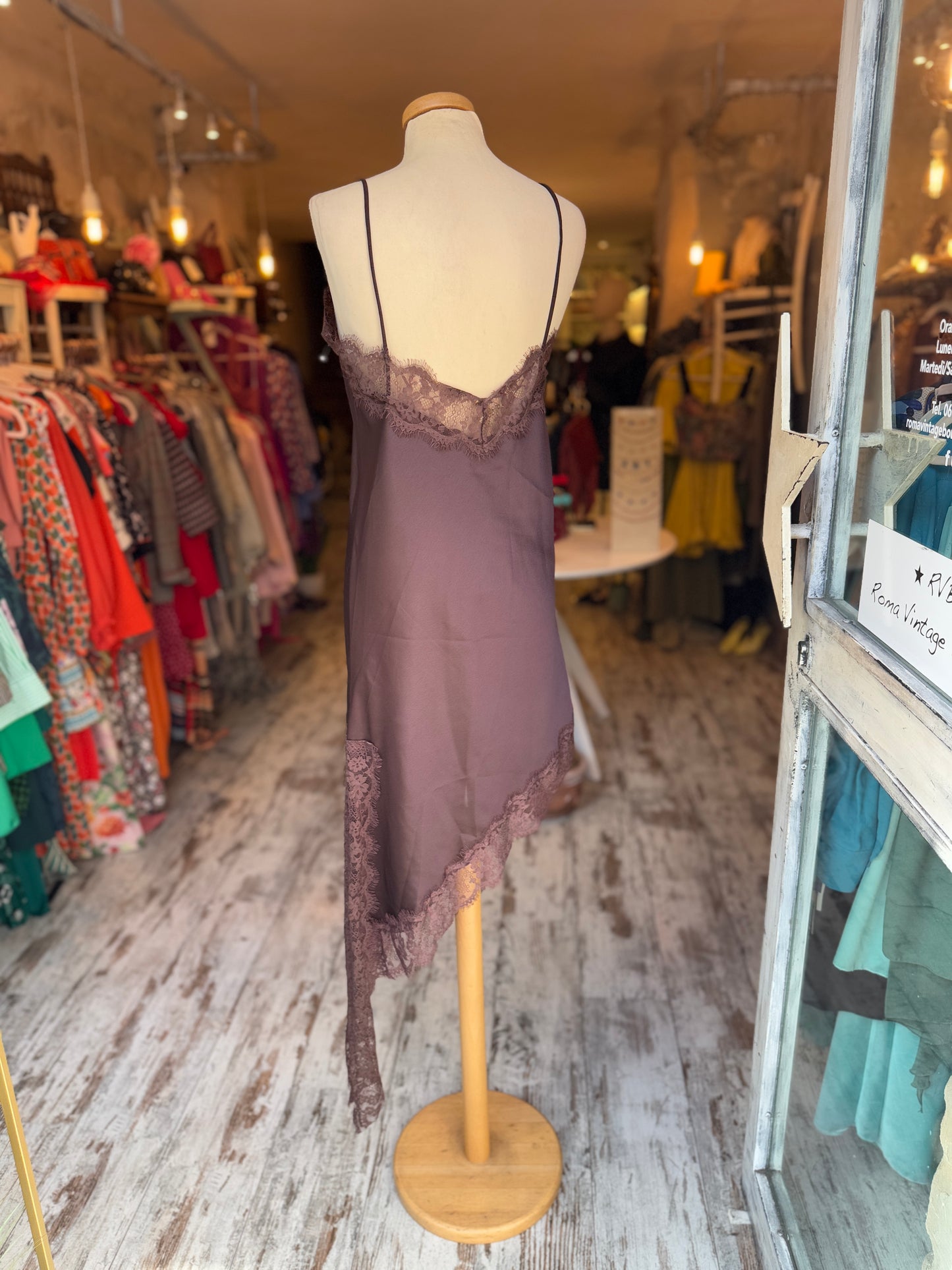 ABITO SOTTOVESTE SATIN MARRONE PIZZO